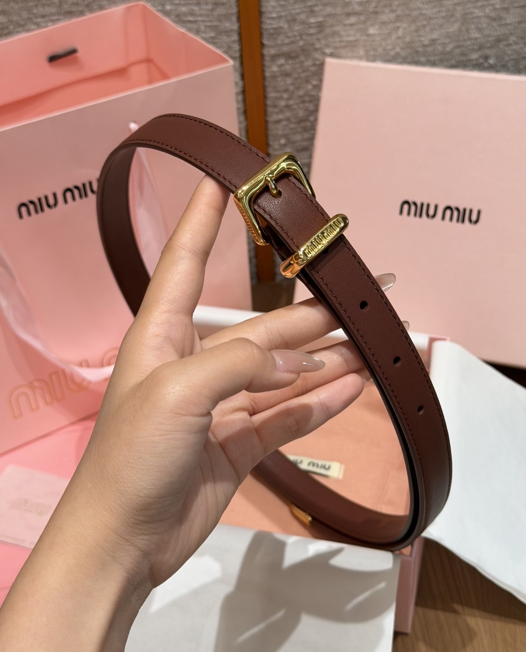-缪家✨Leather Belt 20mm 皮革腰带 现代与复古的对比在这款柔软皮革腰带的细节中显现,古色古香的效果由金 -缪家✨Leather Belt 20mm 皮革腰带 现代与复古的对比在这款柔软皮革腰带的细节中显现,古色古香的效果由金
