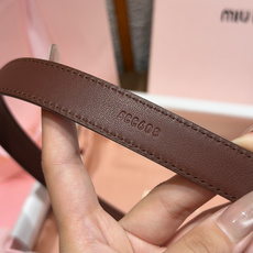-缪家✨Leather Belt 20mm 皮革腰带 现代与复古的对比在这款柔软皮革腰带的细节中显现,古色古香的效果由金 -缪家✨Leather Belt 20mm 皮革腰带 现代与复古的对比在这款柔软皮革腰带的细节中显现,古色古香的效果由金