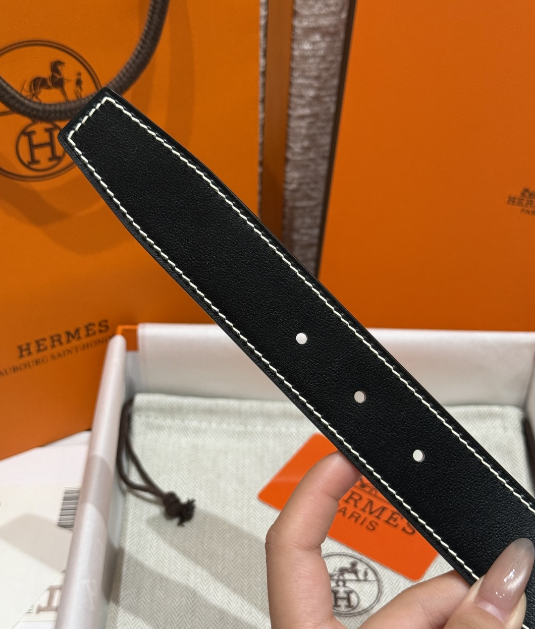 루이비통 H 버클 리버시블 가죽 벨트 32mm 상세 이미지 9