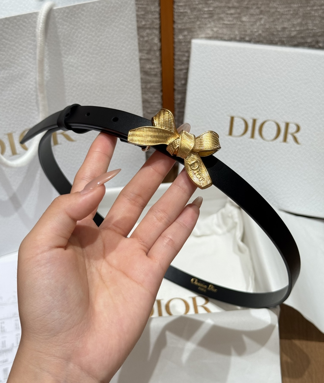디올 르 누 드 블랙 카프스킨 벨트 상세 이미지 4