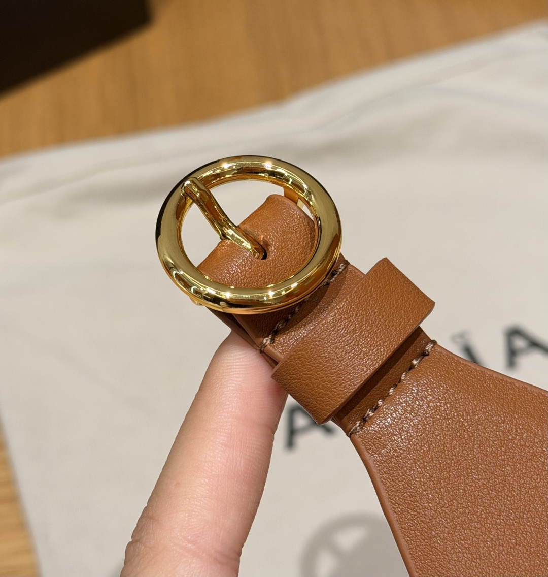 阿莱亚✨ Double leather waist belt 60mm 小牛皮双层宽版腰带 该款利落紧身胸衣式腰带,采用 阿莱亚✨ Double leather waist belt 60mm 小牛皮双层宽版腰带 该款利落紧身胸衣式腰带,采用