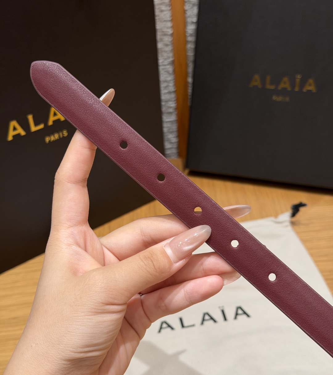 阿莱亚✨ Double leather waist belt 60mm 小牛皮双层宽版腰带 该款利落紧身胸衣式腰带,采用 阿莱亚✨ Double leather waist belt 60mm 小牛皮双层宽版腰带 该款利落紧身胸衣式腰带,采用
