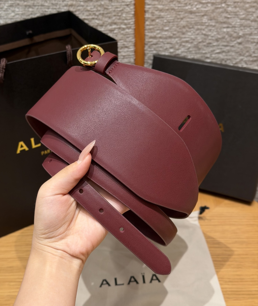 阿莱亚✨ Double leather waist belt 60mm 小牛皮双层宽版腰带 该款利落紧身胸衣式腰带,采用 阿莱亚✨ Double leather waist belt 60mm 小牛皮双层宽版腰带 该款利落紧身胸衣式腰带,采用