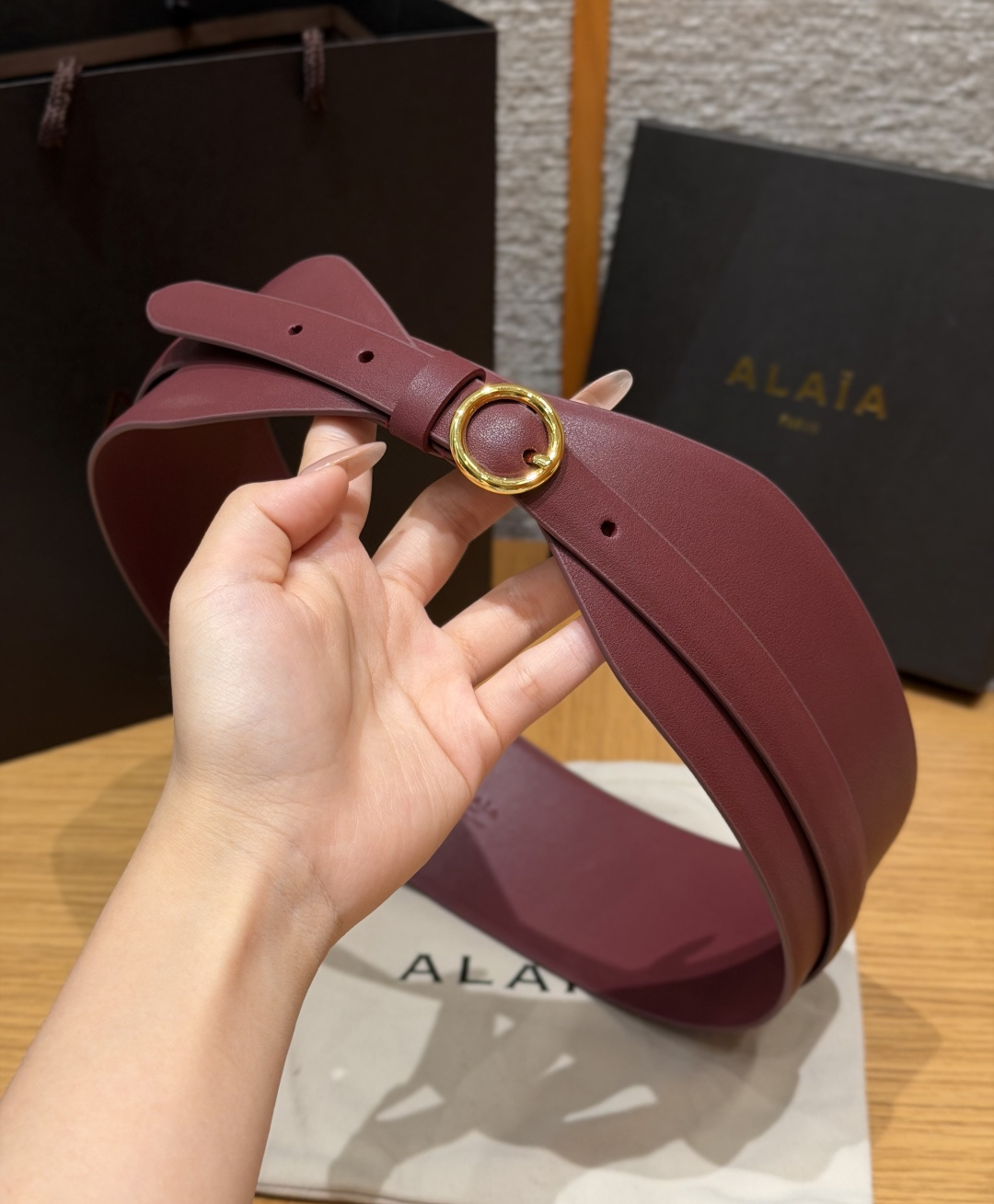 阿莱亚✨ Double leather waist belt 60mm 小牛皮双层宽版腰带 该款利落紧身胸衣式腰带,采用 阿莱亚✨ Double leather waist belt 60mm 小牛皮双层宽版腰带 该款利落紧身胸衣式腰带,采用