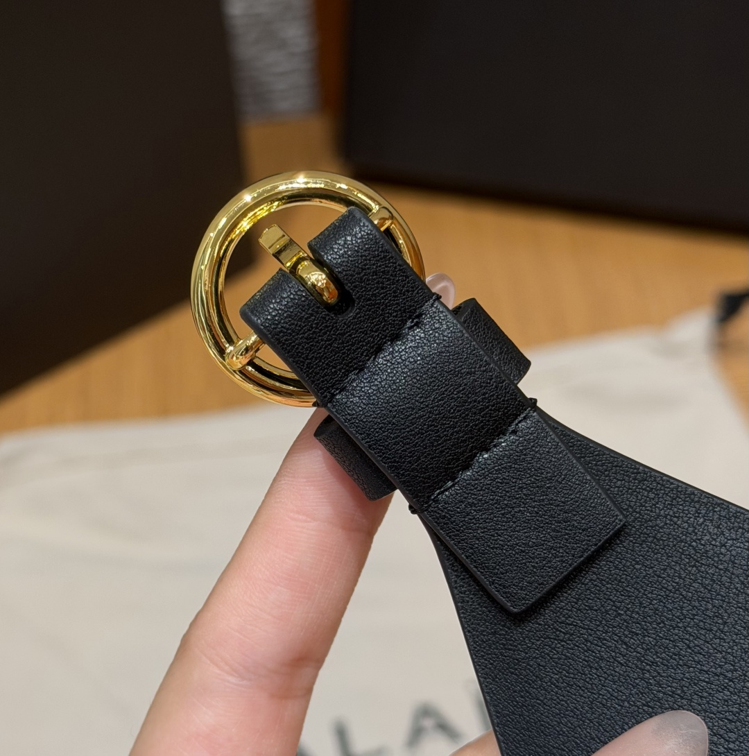 阿莱亚✨ Double leather waist belt 60mm 小牛皮双层宽版腰带 该款利落紧身胸衣式腰带,采用 阿莱亚✨ Double leather waist belt 60mm 小牛皮双层宽版腰带 该款利落紧身胸衣式腰带,采用