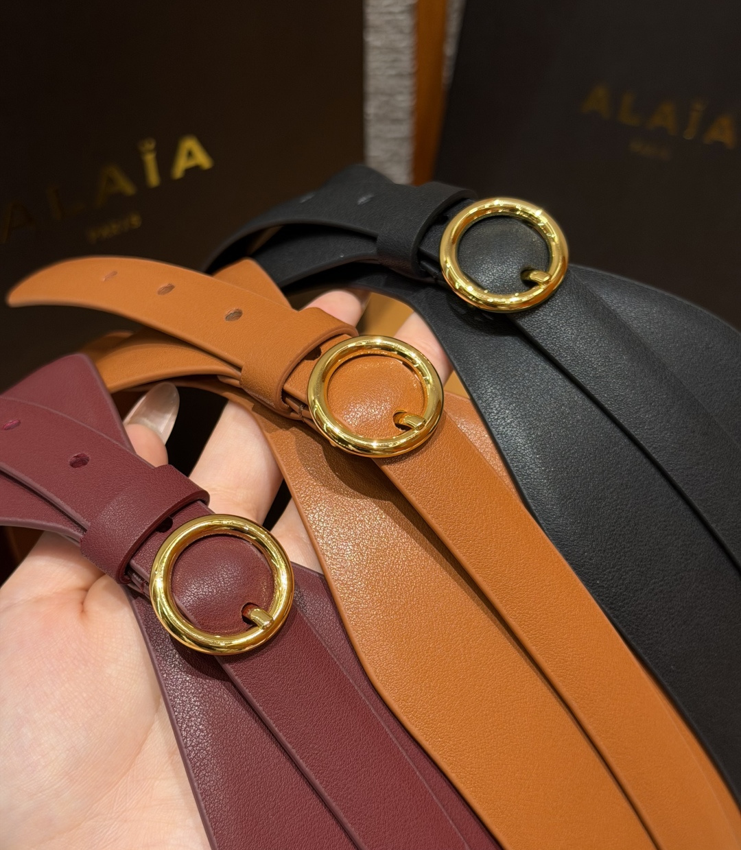 阿莱亚✨ Double leather waist belt 60mm 小牛皮双层宽版腰带 该款利落紧身胸衣式腰带,采用 阿莱亚✨ Double leather waist belt 60mm 小牛皮双层宽版腰带 该款利落紧身胸衣式腰带,采用