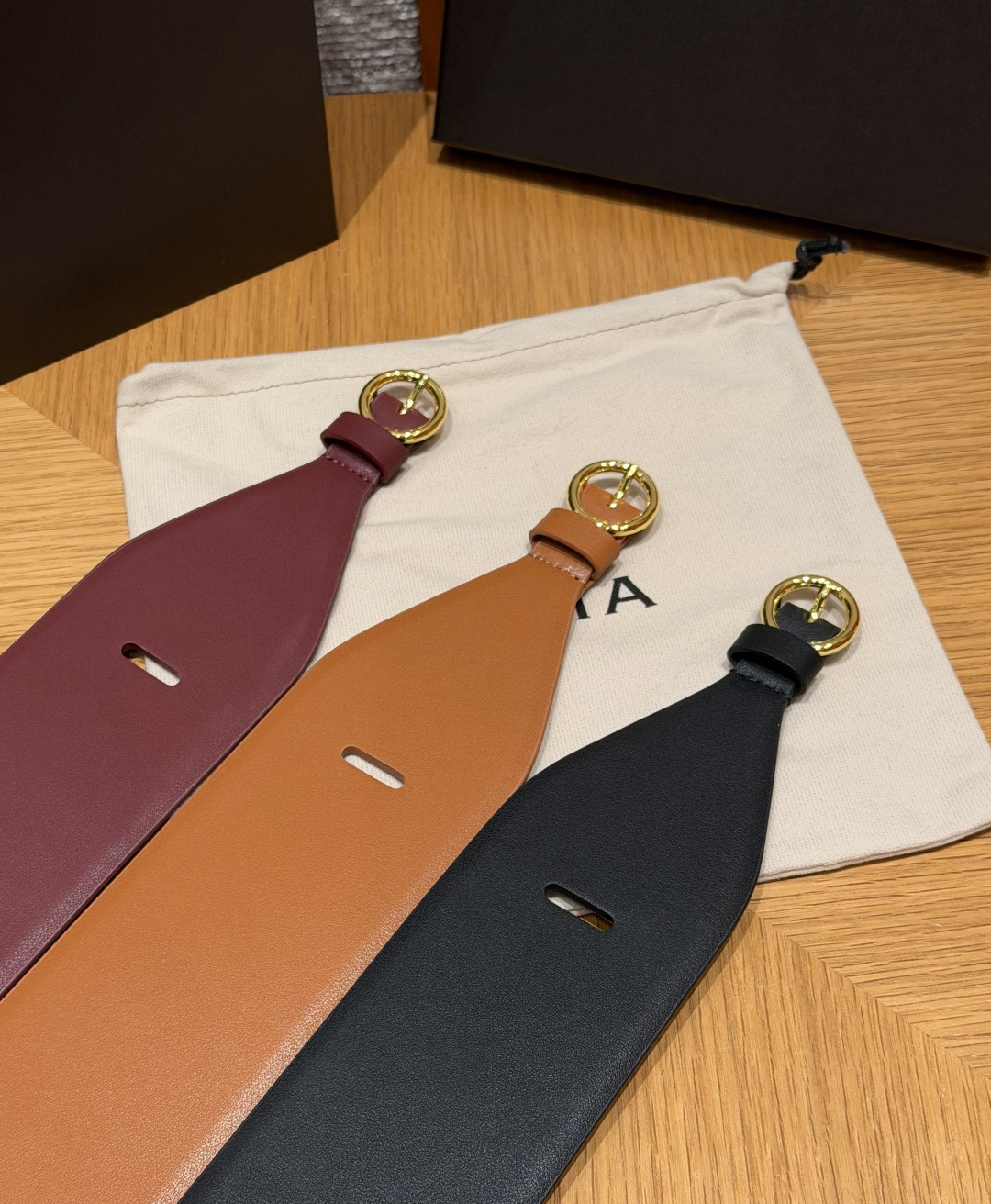 阿莱亚✨ Double leather waist belt 60mm 小牛皮双层宽版腰带 该款利落紧身胸衣式腰带,采用 阿莱亚✨ Double leather waist belt 60mm 小牛皮双层宽版腰带 该款利落紧身胸衣式腰带,采用