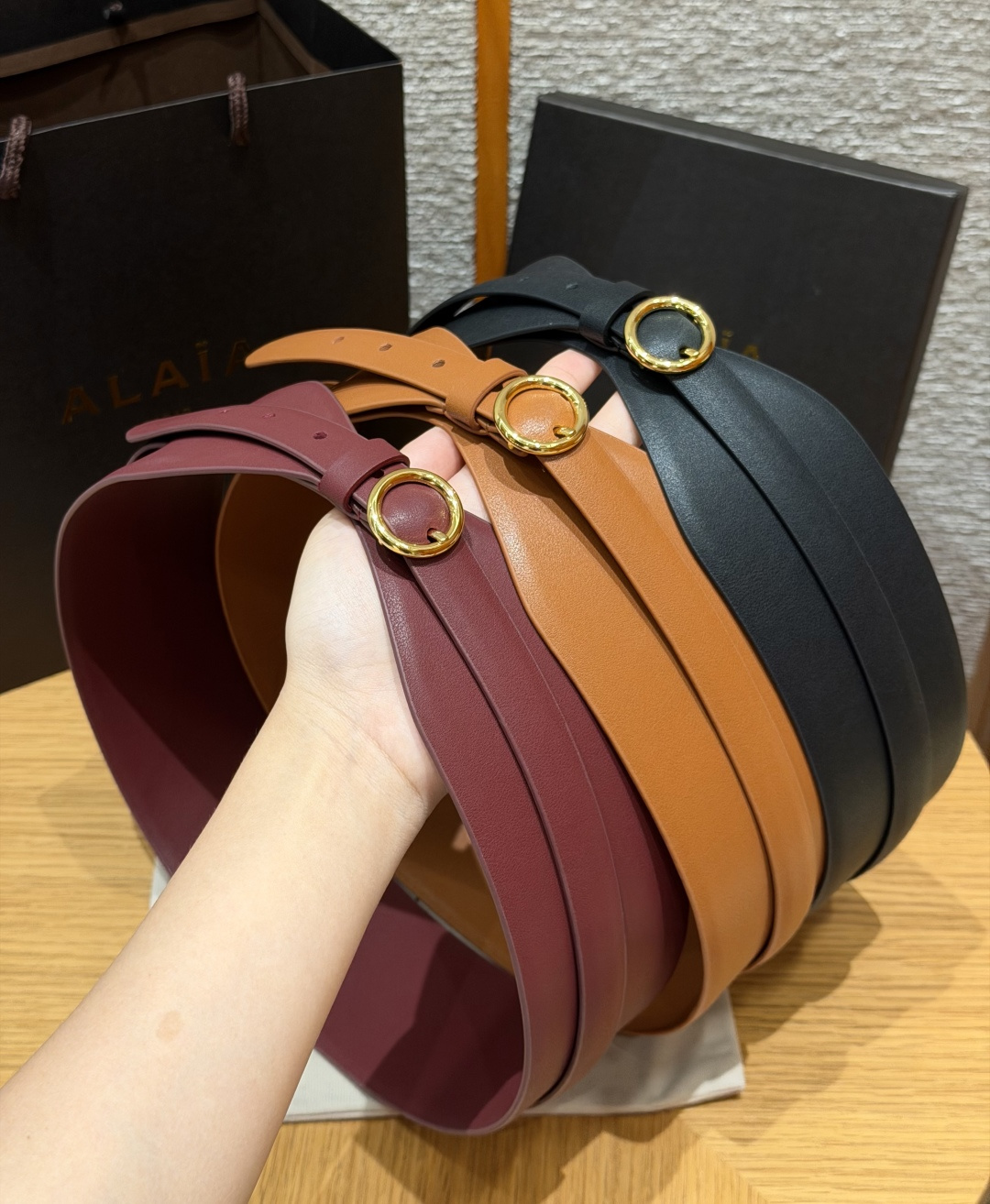 阿莱亚✨ Double leather waist belt 60mm 小牛皮双层宽版腰带 该款利落紧身胸衣式腰带,采用 阿莱亚✨ Double leather waist belt 60mm 小牛皮双层宽版腰带 该款利落紧身胸衣式腰带,采用