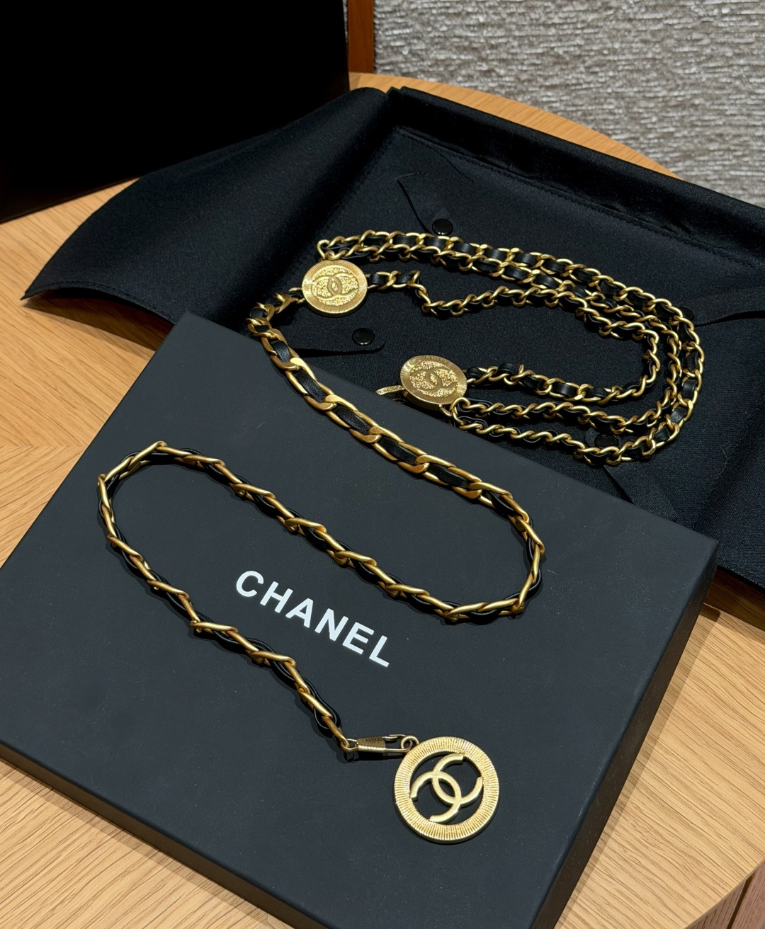 香家✨ Vintage Multi Strand Leather Chain Belt with CC Coin Med 香家✨ Vintage Multi Strand Leather Chain Belt with CC Coin Med