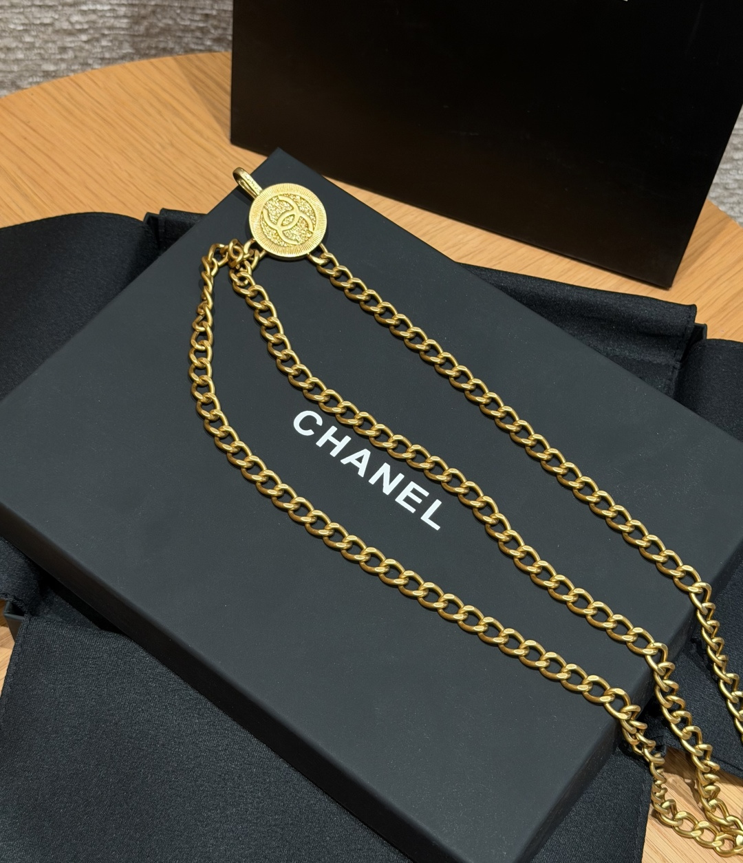 香家✨ Multi-Strand Metal Chain Belt with CC Coin Medallions 三层 香家✨ Multi-Strand Metal Chain Belt with CC Coin Medallions 三层