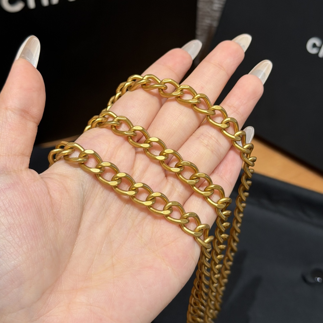 香家✨ Multi-Strand Metal Chain Belt with CC Coin Medallions 三层 香家✨ Multi-Strand Metal Chain Belt with CC Coin Medallions 三层