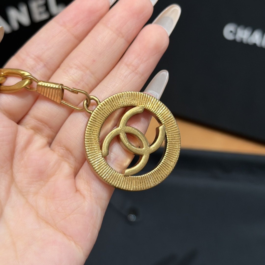 香家✨ Multi-Strand Metal Chain Belt with CC Coin Medallions 三层 香家✨ Multi-Strand Metal Chain Belt with CC Coin Medallions 三层