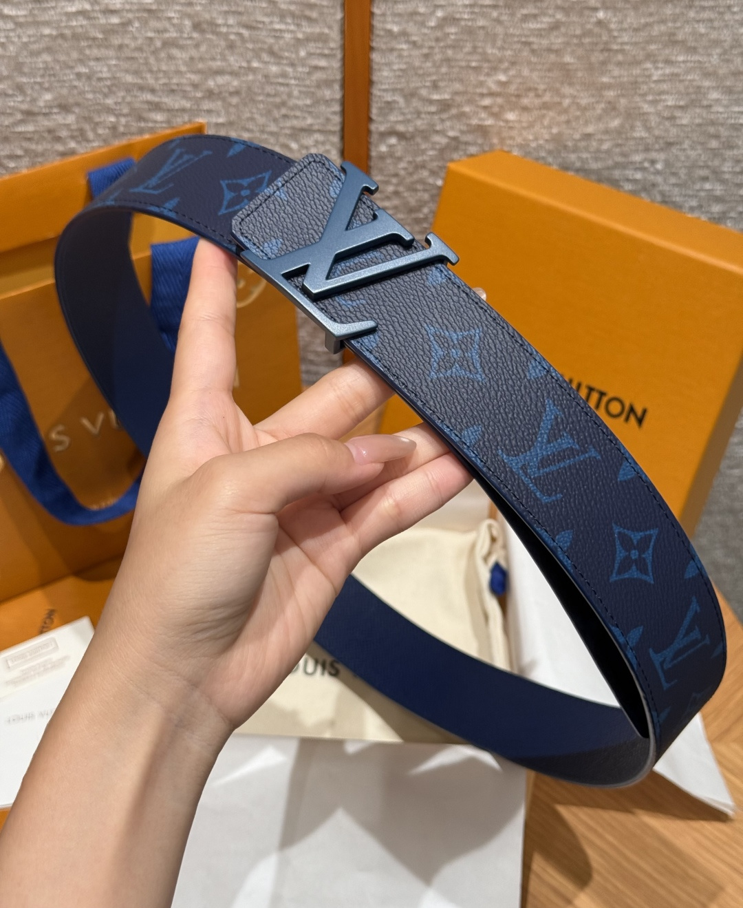 루이비통 디멘션 드리프트 40mm 타이거 아이 리버시블 벨트 상세 이미지 4