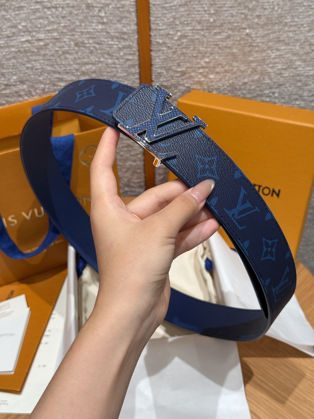 루이비통 디멘션 드리프트 40mm 리버시블 벨트 상세 이미지 4