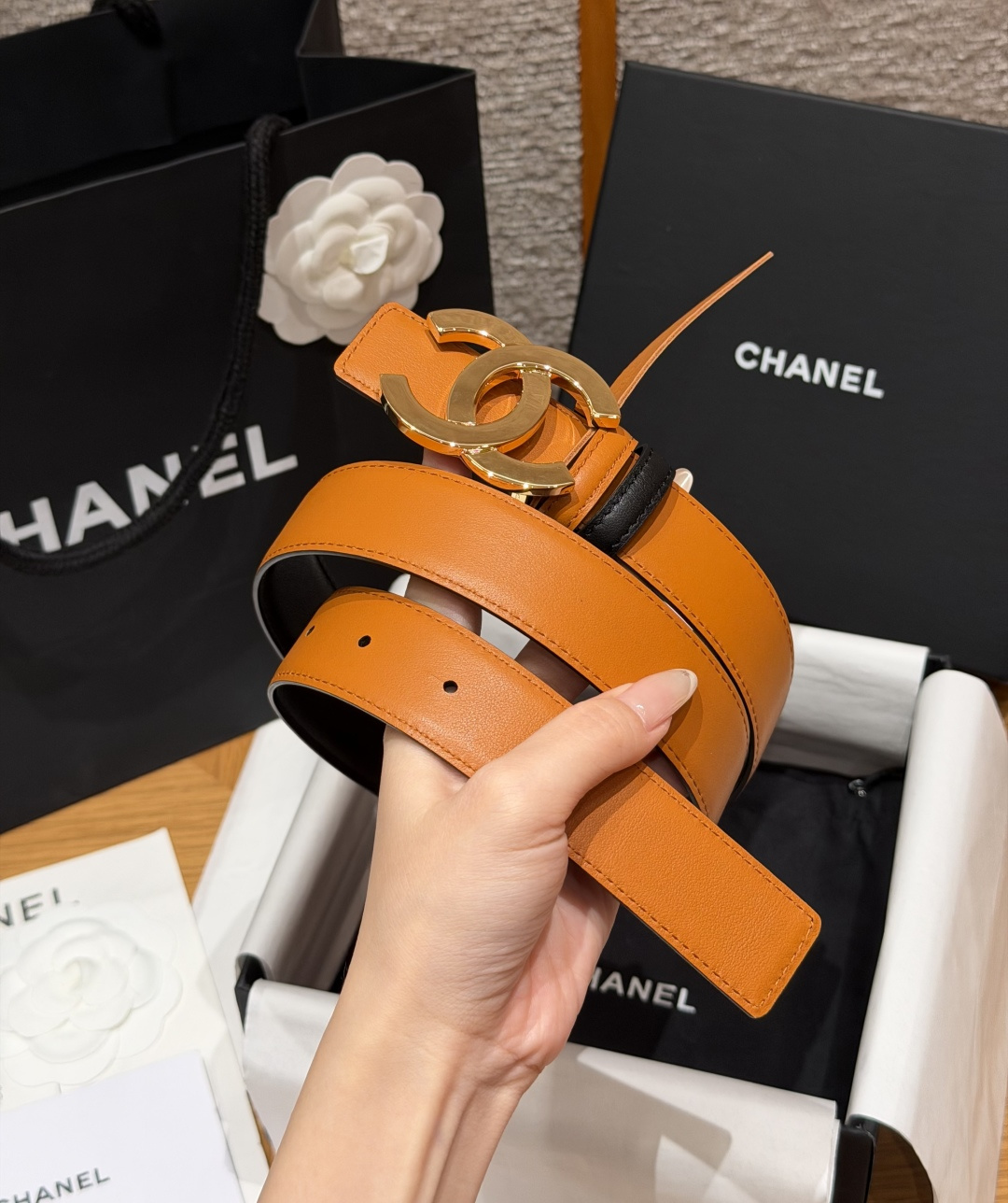 -香家✨ Leather Belt 30mm 皮质腰带 双面小牛皮腰带,经典双C带扣设计。小牛皮与金属。两种配色随心切换 -香家✨ Leather Belt 30mm 皮质腰带 双面小牛皮腰带,经典双C带扣设计。小牛皮与金属。两种配色随心切换