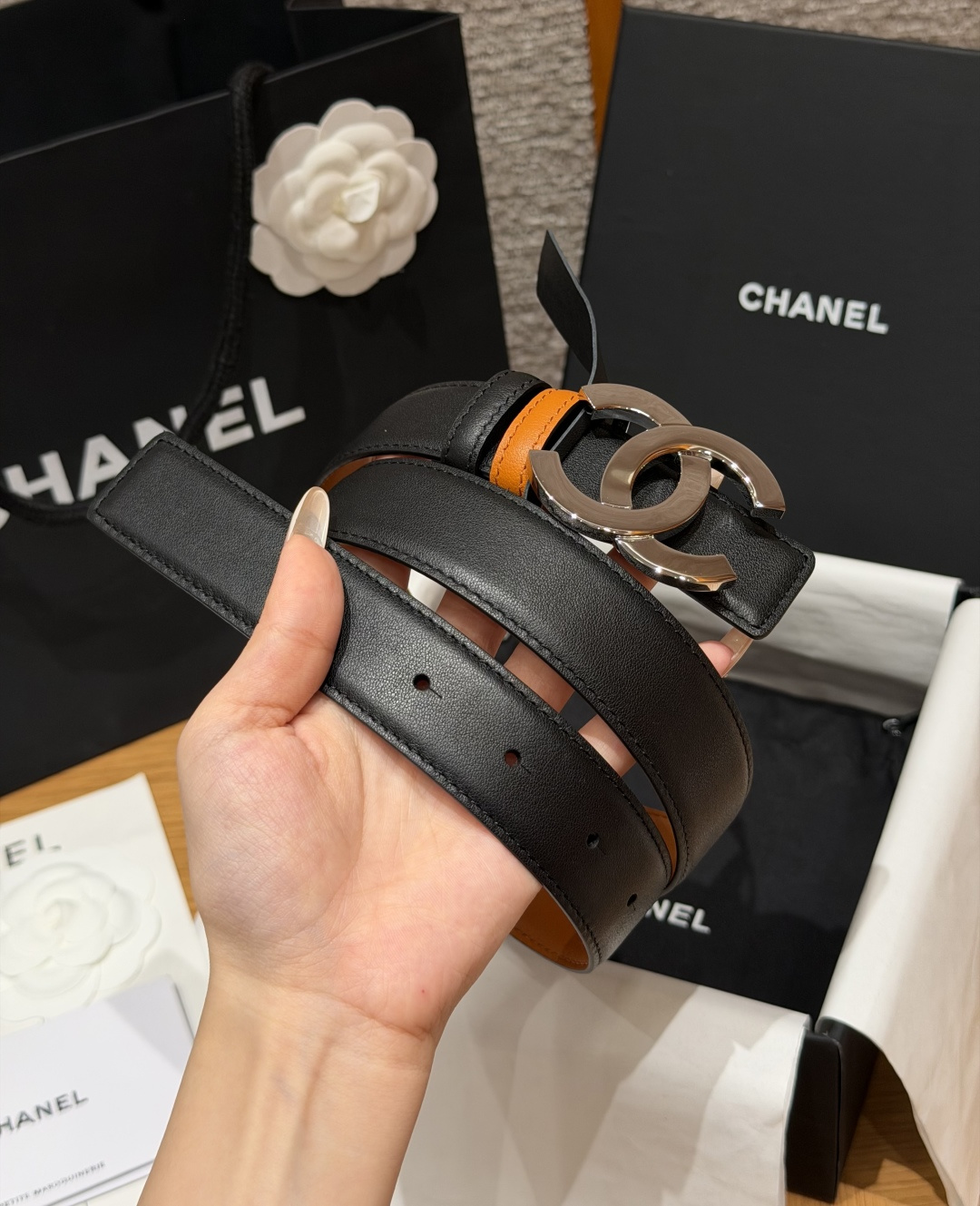 -香家✨ Leather Belt 30mm 皮质腰带 双面小牛皮腰带,经典双C带扣设计。小牛皮与金属。两种配色随心切换 -香家✨ Leather Belt 30mm 皮质腰带 双面小牛皮腰带,经典双C带扣设计。小牛皮与金属。两种配色随心切换