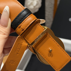 -香家✨ Leather Belt 30mm 皮质腰带 双面小牛皮腰带,经典双C带扣设计。小牛皮与金属。两种配色随心切换 -香家✨ Leather Belt 30mm 皮质腰带 双面小牛皮腰带,经典双C带扣设计。小牛皮与金属。两种配色随心切换