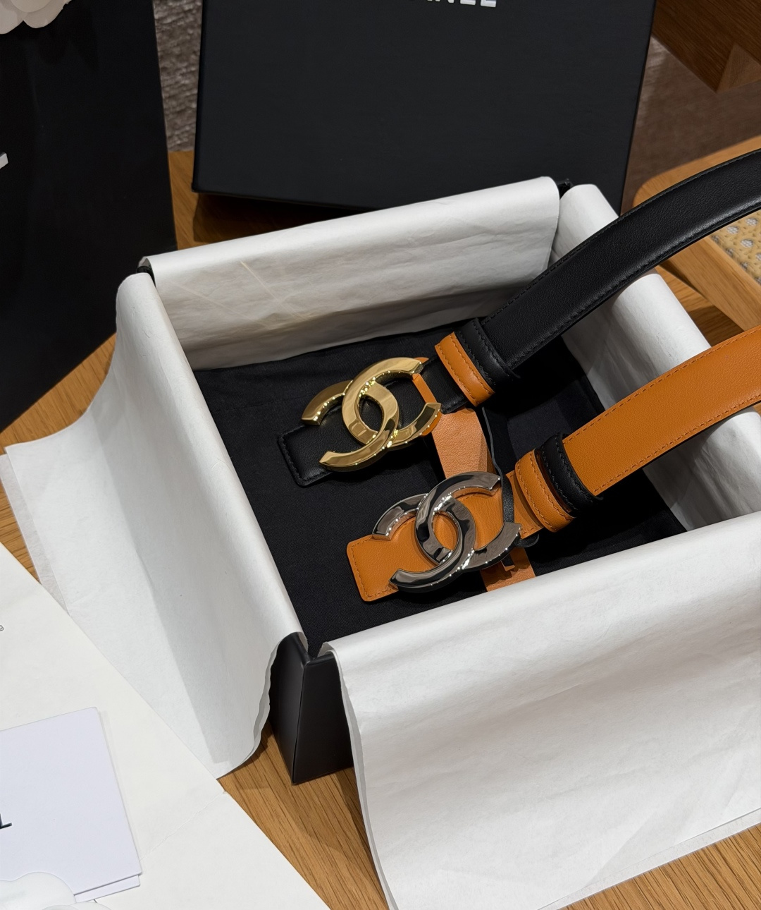 -香家✨ Leather Belt 30mm 皮质腰带 双面小牛皮腰带,经典双C带扣设计。小牛皮与金属。两种配色随心切换 -香家✨ Leather Belt 30mm 皮质腰带 双面小牛皮腰带,经典双C带扣设计。小牛皮与金属。两种配色随心切换