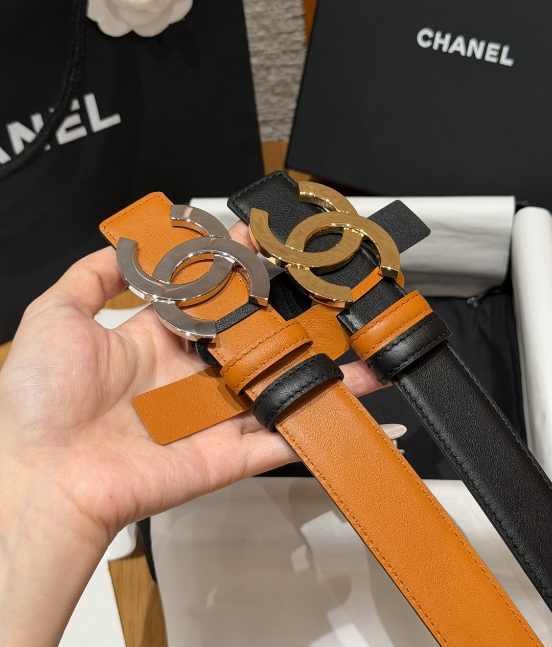 -香家✨ Leather Belt 30mm 皮质腰带 双面小牛皮腰带,经典双C带扣设计。小牛皮与金属。两种配色随心切换 -香家✨ Leather Belt 30mm 皮质腰带 双面小牛皮腰带,经典双C带扣设计。小牛皮与金属。两种配色随心切换