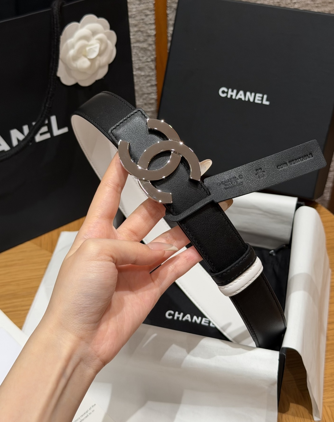-香家✨ Leather Belt 30mm 皮质腰带 双面小牛皮腰带,经典双C带扣设计。小牛皮与金属。两种配色随心切换 -香家✨ Leather Belt 30mm 皮质腰带 双面小牛皮腰带,经典双C带扣设计。小牛皮与金属。两种配色随心切换
