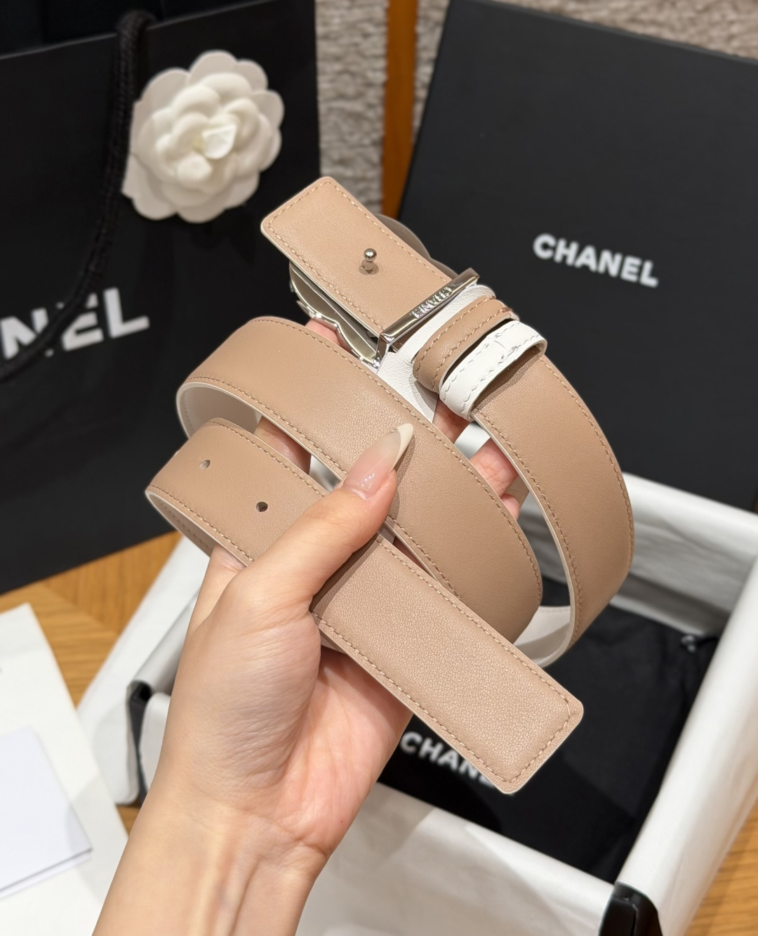 -香家✨ Leather Belt 30mm 皮质腰带 双面小牛皮腰带,经典双C带扣设计。小牛皮与金属。两种配色随心切换 -香家✨ Leather Belt 30mm 皮质腰带 双面小牛皮腰带,经典双C带扣设计。小牛皮与金属。两种配色随心切换