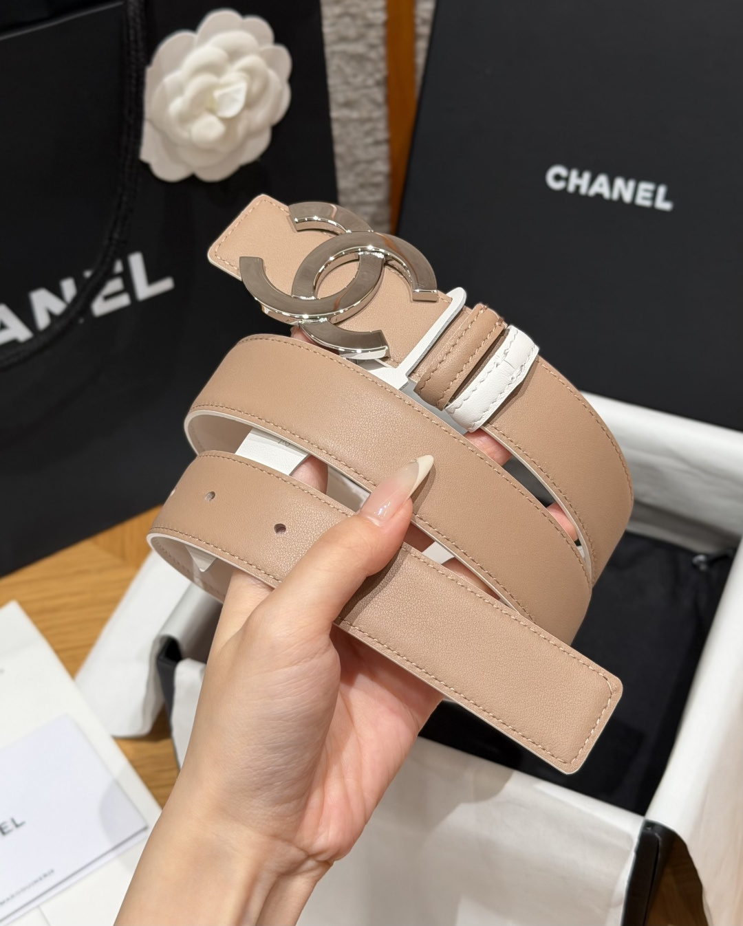 -香家✨ Leather Belt 30mm 皮质腰带 双面小牛皮腰带,经典双C带扣设计。小牛皮与金属。两种配色随心切换 -香家✨ Leather Belt 30mm 皮质腰带 双面小牛皮腰带,经典双C带扣设计。小牛皮与金属。两种配色随心切换