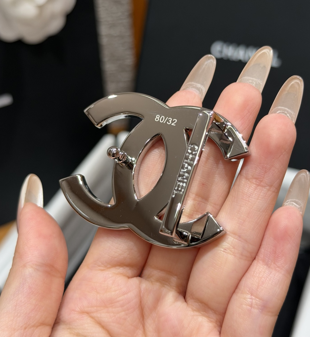 -香家✨ Leather Belt 30mm 皮质腰带 双面小牛皮腰带,经典双C带扣设计。小牛皮与金属。两种配色随心切换 -香家✨ Leather Belt 30mm 皮质腰带 双面小牛皮腰带,经典双C带扣设计。小牛皮与金属。两种配色随心切换