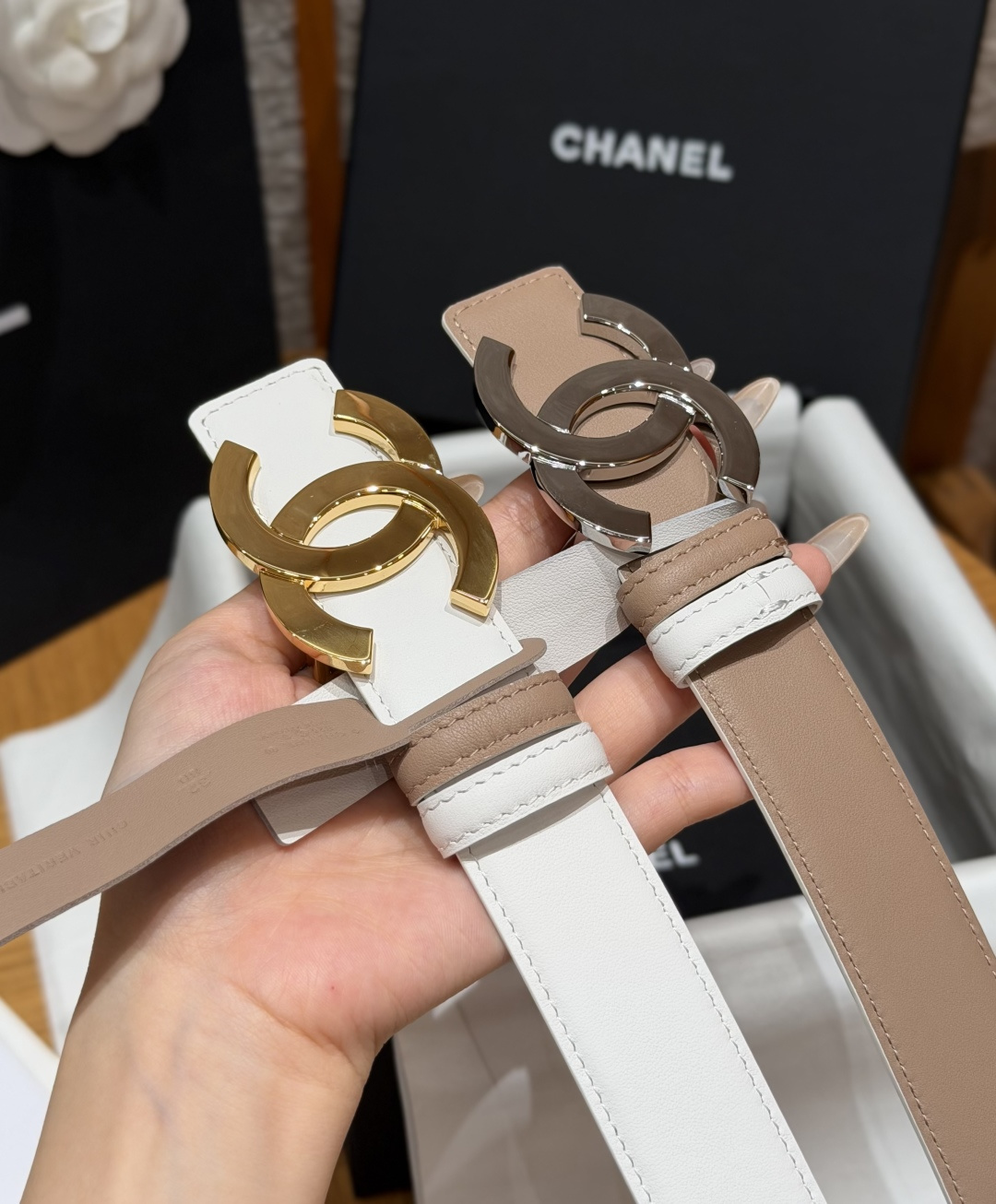 -香家✨ Leather Belt 30mm 皮质腰带 双面小牛皮腰带,经典双C带扣设计。小牛皮与金属。两种配色随心切换 -香家✨ Leather Belt 30mm 皮质腰带 双面小牛皮腰带,经典双C带扣设计。小牛皮与金属。两种配色随心切换