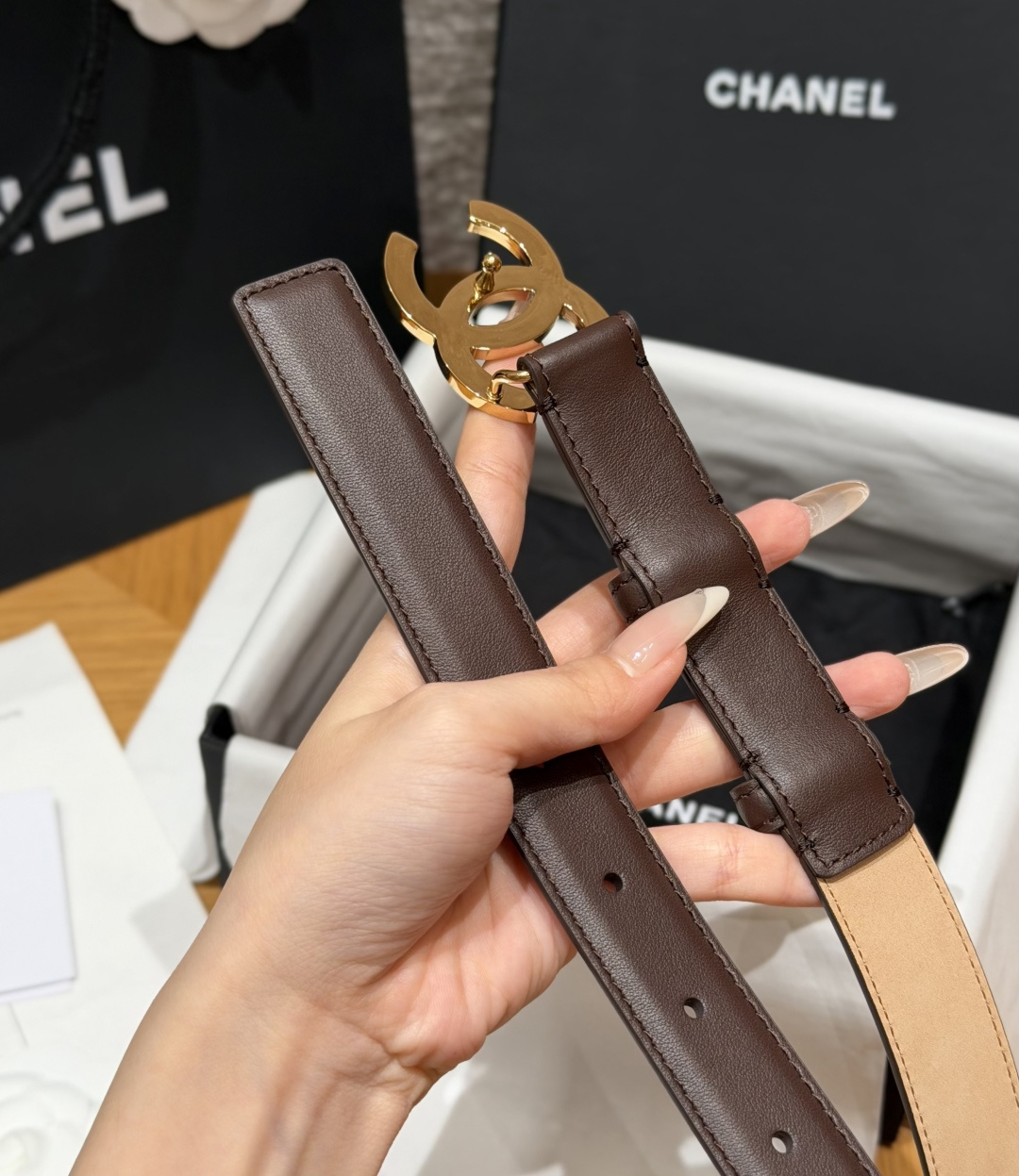香家✨ Leather Belt 25mm 皮质腰带 经典双C扣单层小牛皮腰带。小牛皮与金属。外侧光面小牛皮，内侧裸米色