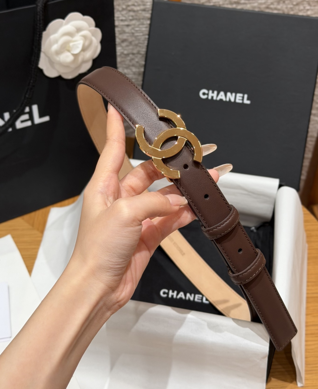 香家✨ Leather Belt 25mm 皮质腰带 经典双C扣单层小牛皮腰带。小牛皮与金属。外侧光面小牛皮，内侧裸米色