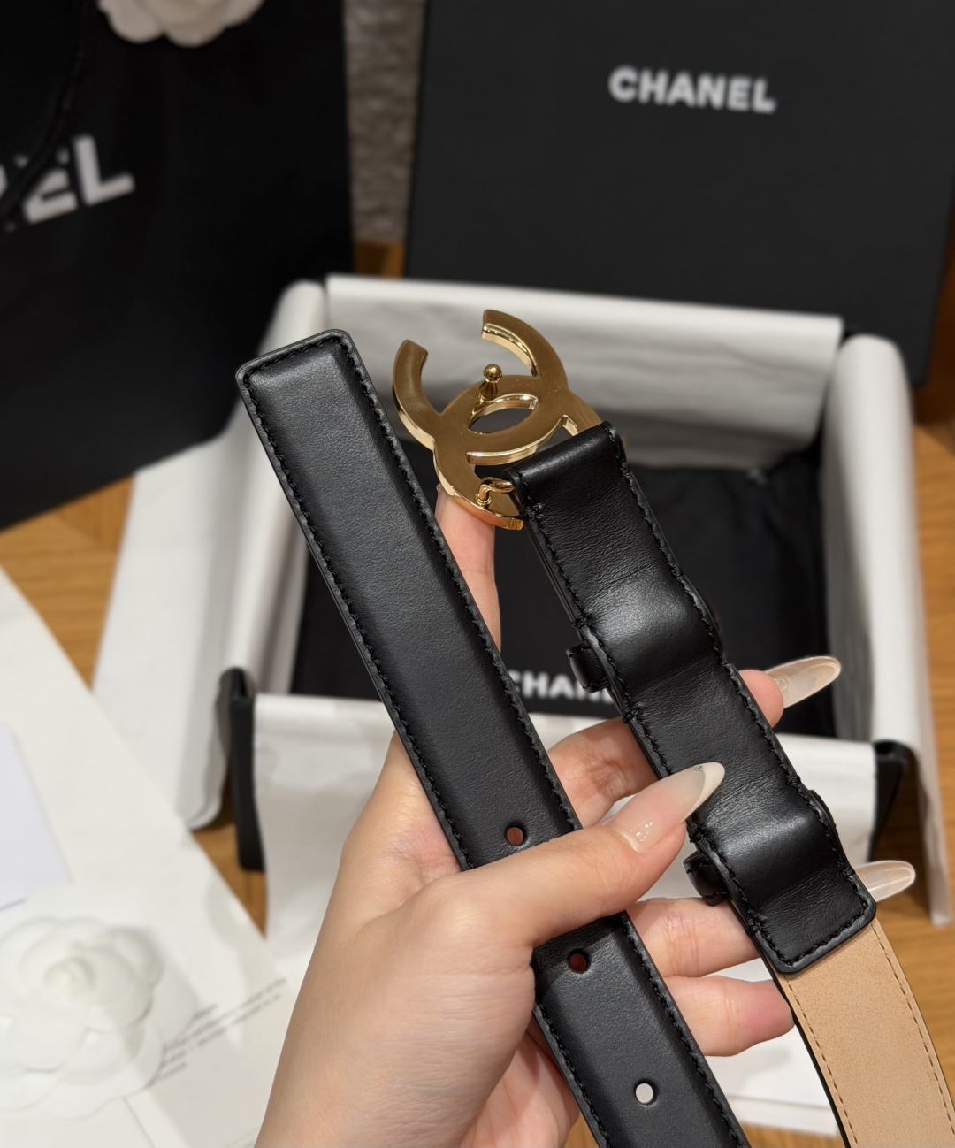香家✨ Leather Belt 25mm 皮质腰带 经典双C扣单层小牛皮腰带。小牛皮与金属。外侧光面小牛皮，内侧裸米色