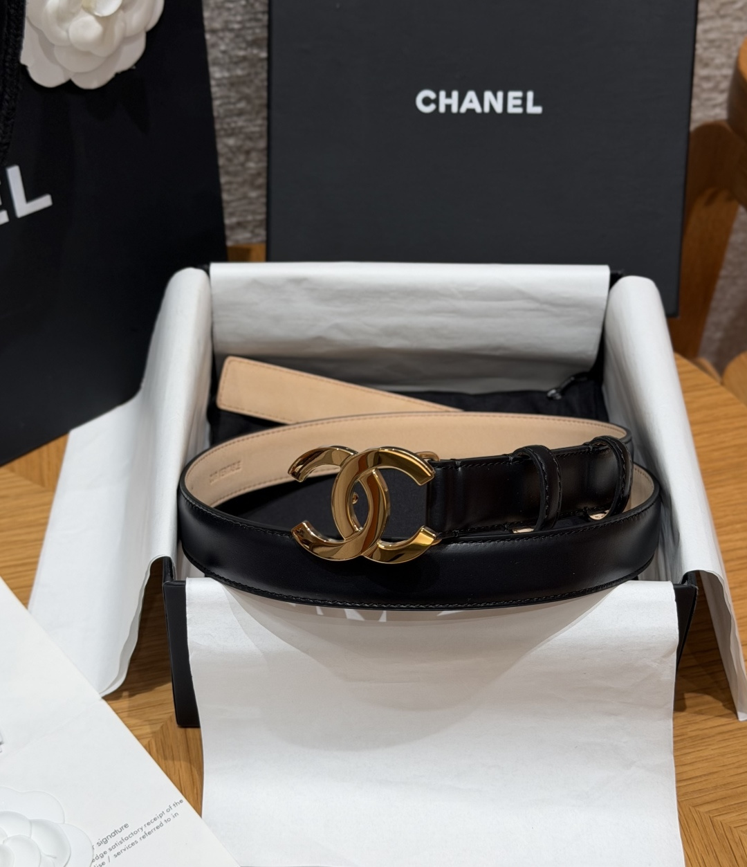 香家✨ Leather Belt 25mm 皮质腰带 经典双C扣单层小牛皮腰带。小牛皮与金属。外侧光面小牛皮,内侧裸米色 香家✨ Leather Belt 25mm 皮质腰带 经典双C扣单层小牛皮腰带。小牛皮与金属。外侧光面小牛皮,内侧裸米色