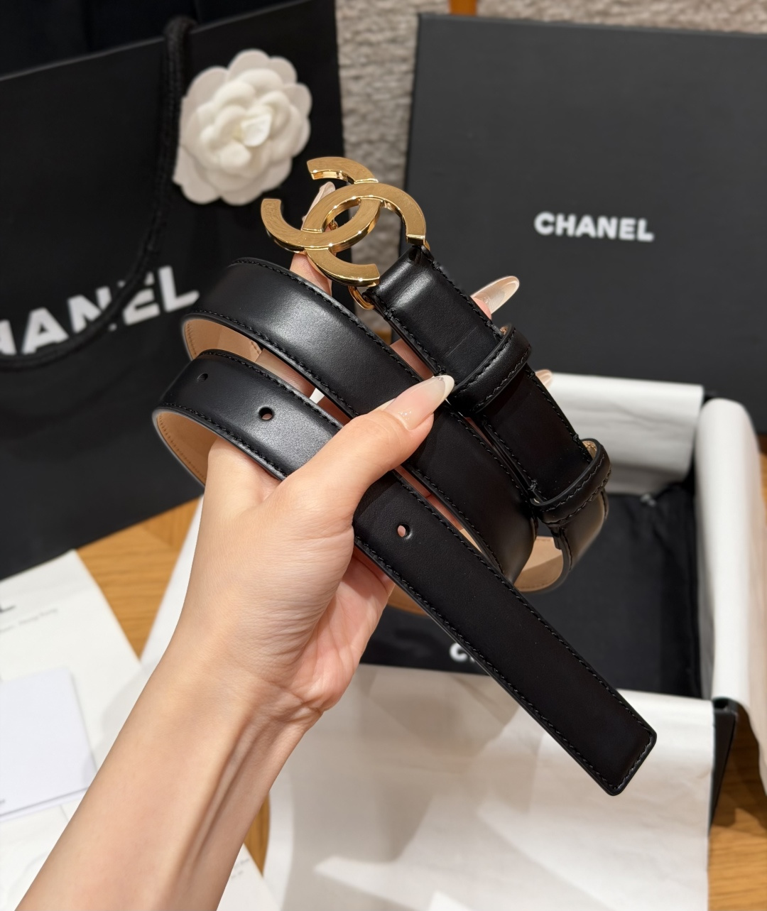 香家✨ Leather Belt 25mm 皮质腰带 经典双C扣单层小牛皮腰带。小牛皮与金属。外侧光面小牛皮，内侧裸米色