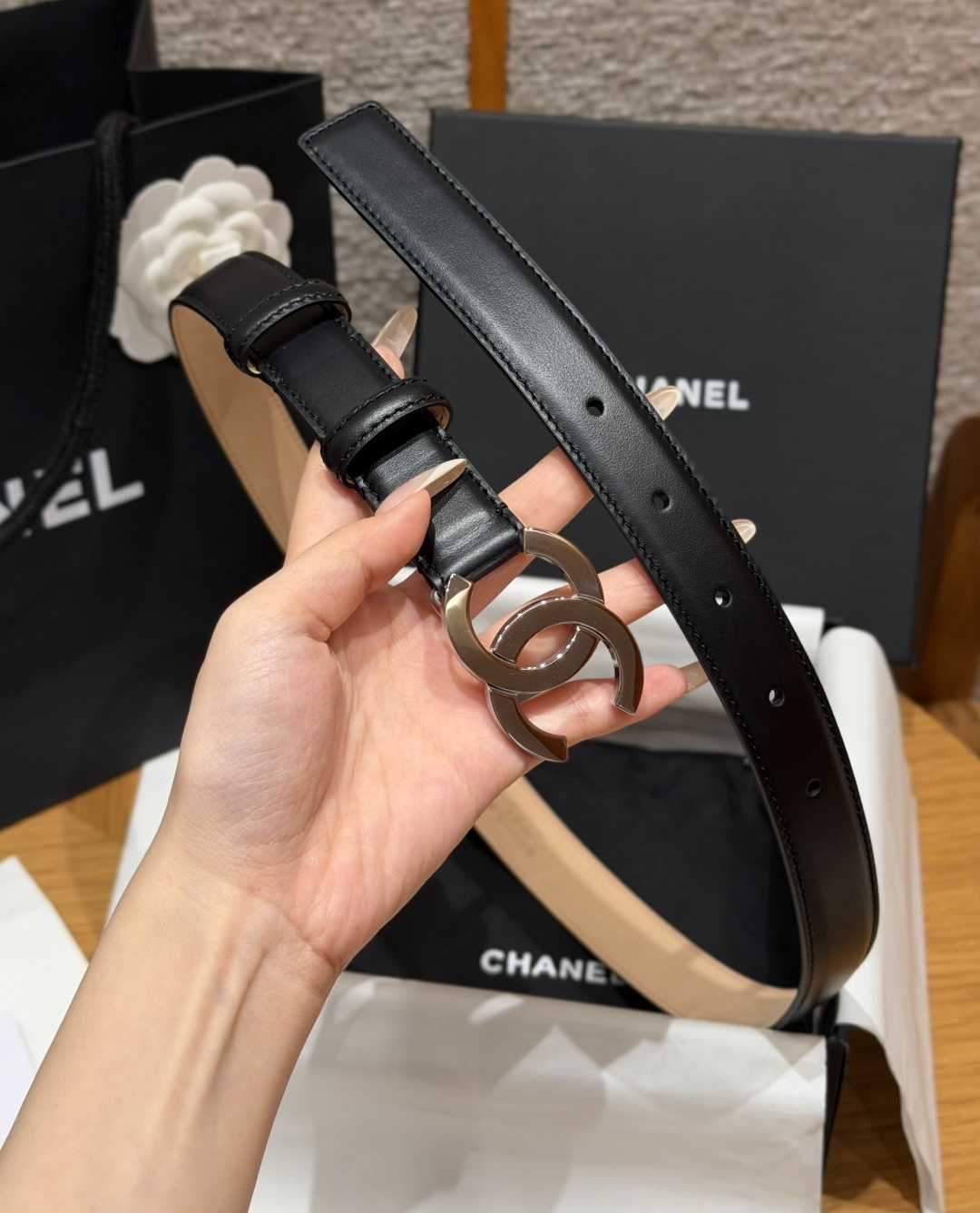 香家✨ Leather Belt 25mm 皮质腰带 经典双C扣单层小牛皮腰带。小牛皮与金属。外侧光面小牛皮，内侧裸米色