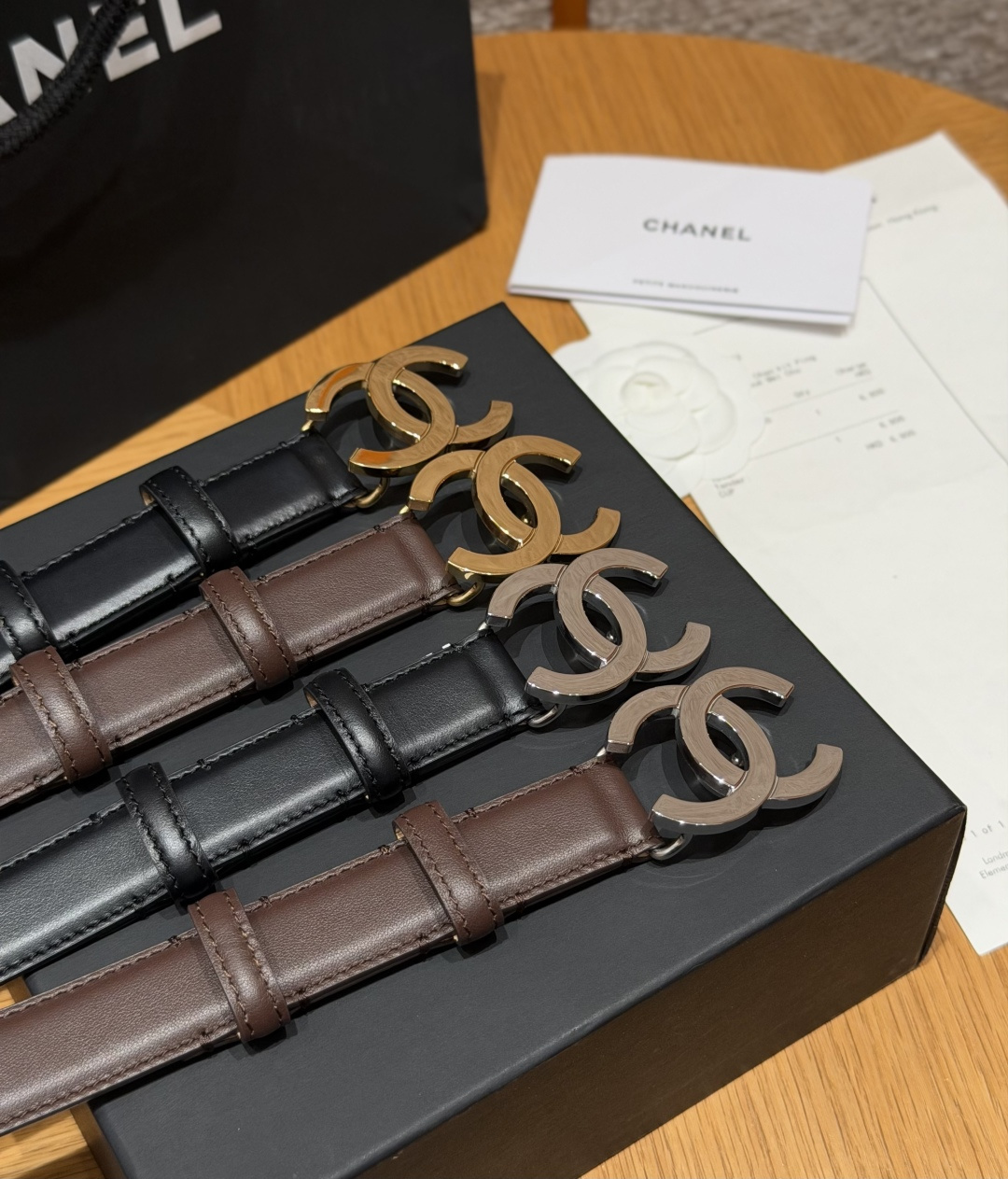 🤩集合对比图 香家✨ Leather Belt 25mm 皮质腰带 经典双C扣单层小牛皮腰带。小牛皮与金属。外侧光面小牛