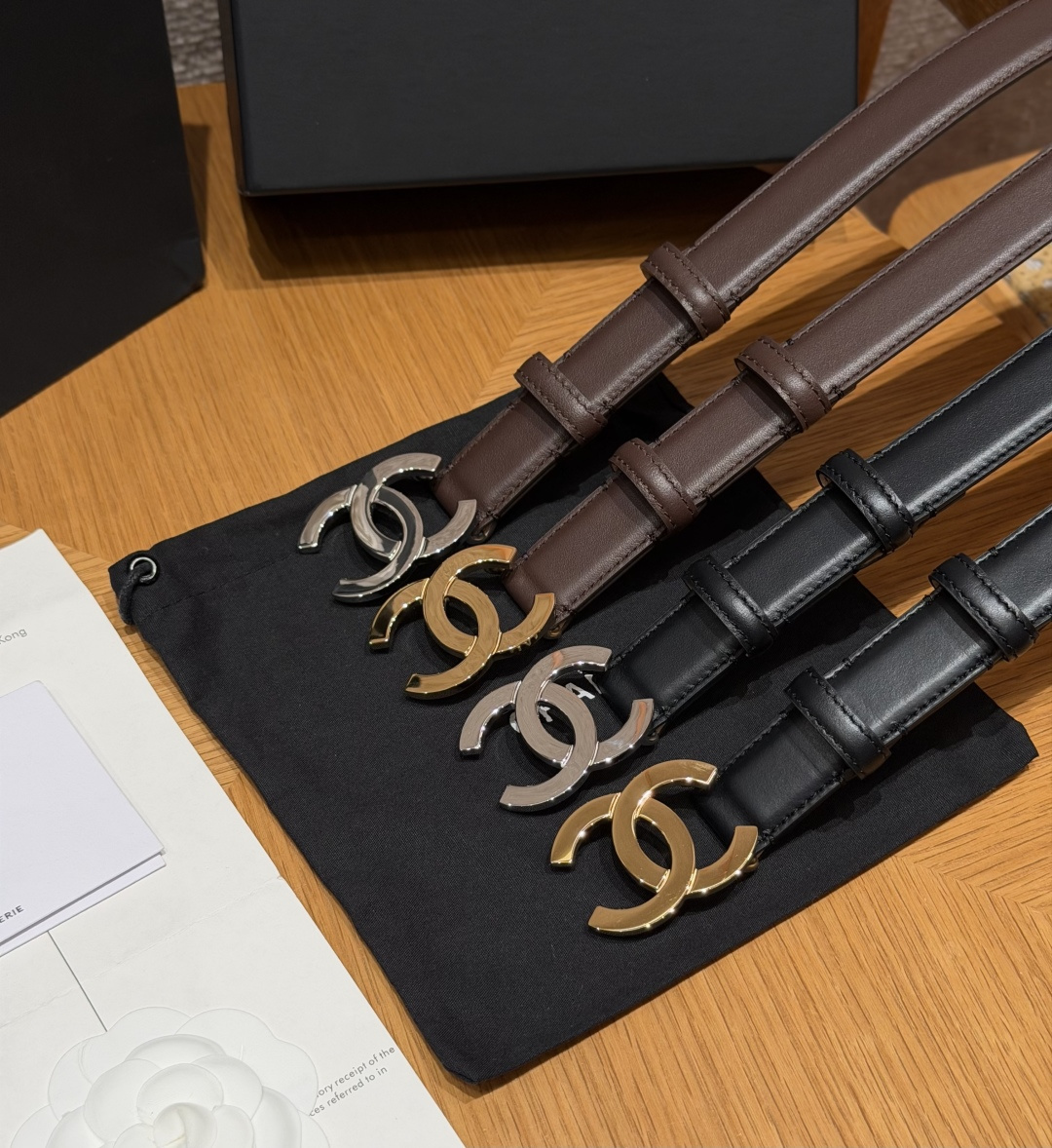 🤩集合对比图 香家✨ Leather Belt 25mm 皮质腰带 经典双C扣单层小牛皮腰带。小牛皮与金属。外侧光面小牛