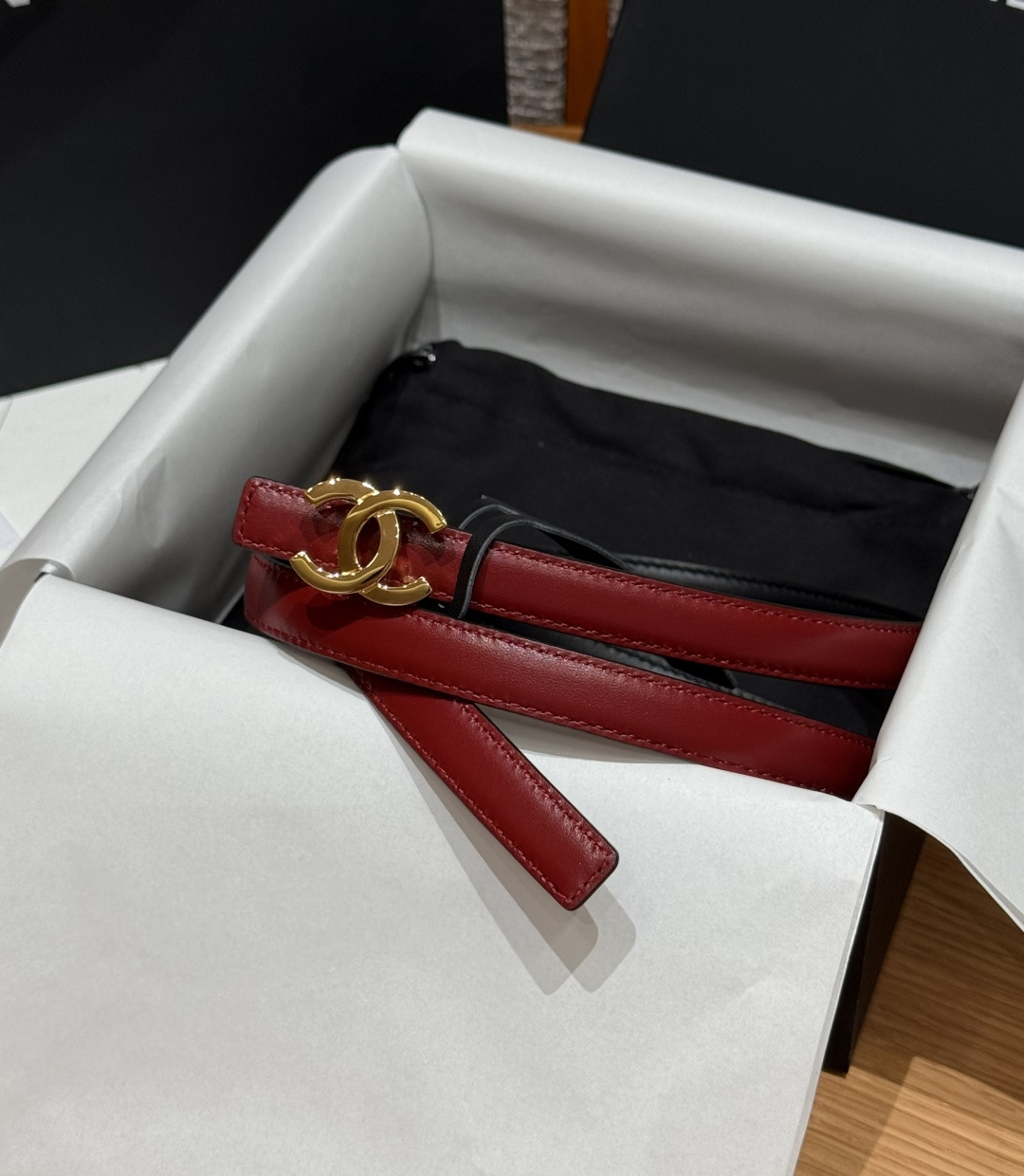 - 香家✨ Leather Belt 15mm 皮质腰带 双面小牛皮腰带,经典双C带扣设计。小牛皮与金属。15毫米超细皮 - 香家✨ Leather Belt 15mm 皮质腰带 双面小牛皮腰带,经典双C带扣设计。小牛皮与金属。15毫米超细皮