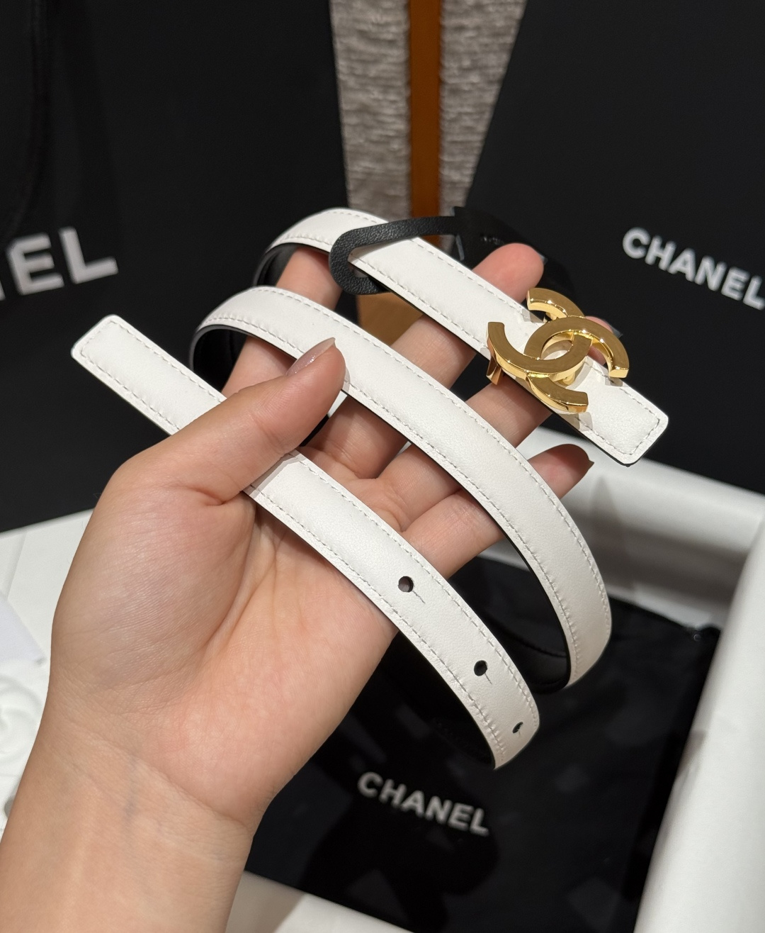 - 香家✨ Leather Belt 15mm 皮质腰带 双面小牛皮腰带，经典双C带扣设计。小牛皮与金属。15毫米超细皮