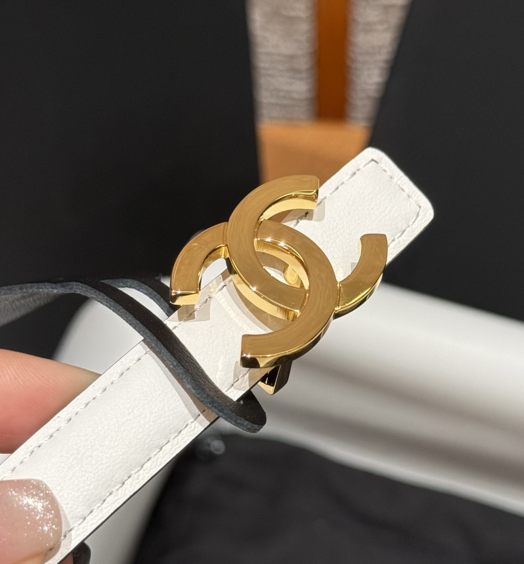 - 香家✨ Leather Belt 15mm 皮质腰带 双面小牛皮腰带，经典双C带扣设计。小牛皮与金属。15毫米超细皮