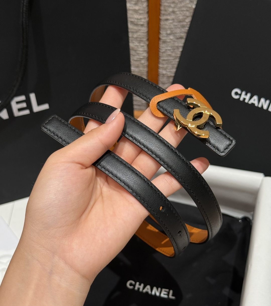 - 香家✨ Leather Belt 15mm 皮质腰带 双面小牛皮腰带,经典双C带扣设计。小牛皮与金属。15毫米超细皮 - 香家✨ Leather Belt 15mm 皮质腰带 双面小牛皮腰带,经典双C带扣设计。小牛皮与金属。15毫米超细皮