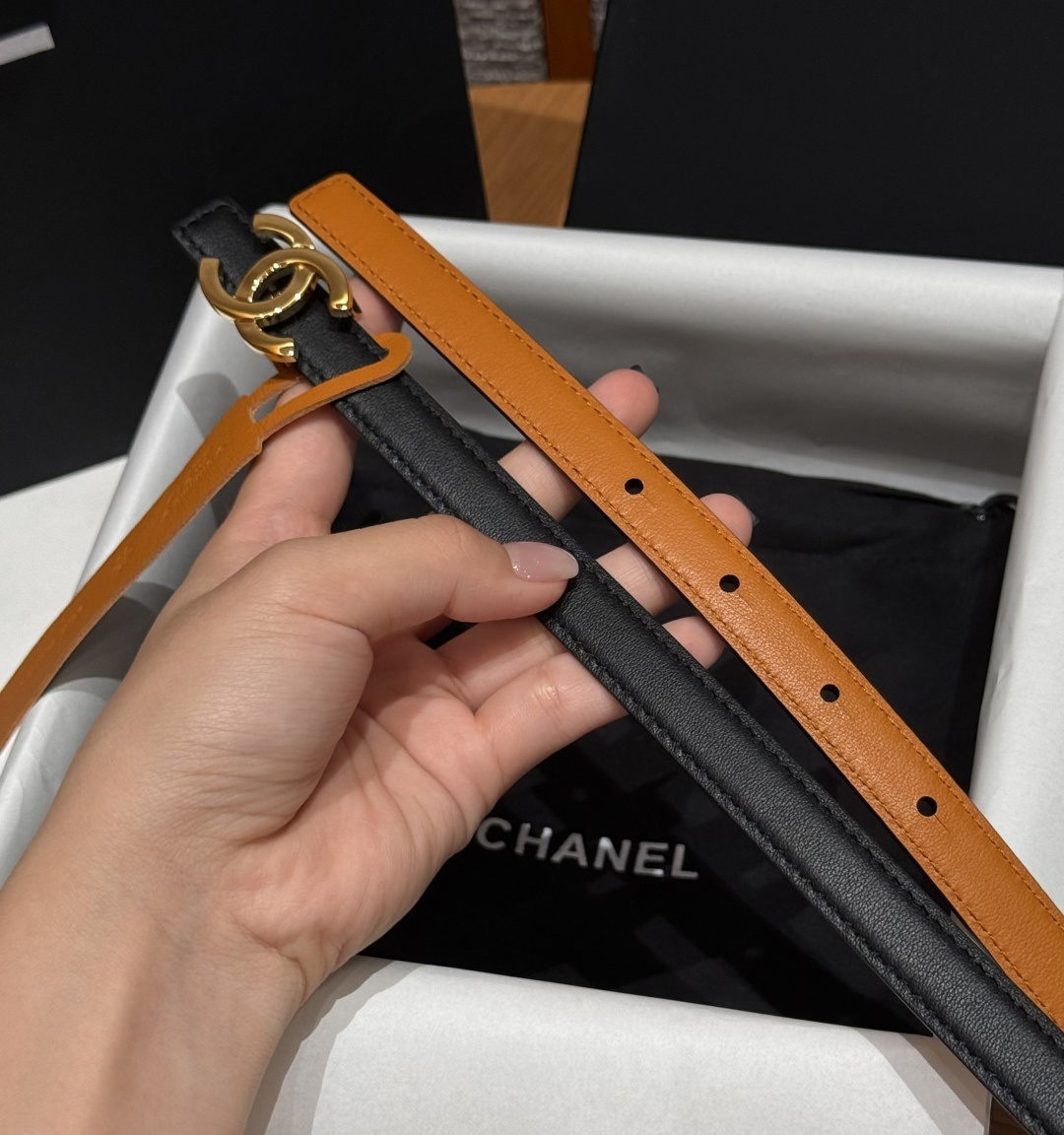 - 香家✨ Leather Belt 15mm 皮质腰带 双面小牛皮腰带,经典双C带扣设计。小牛皮与金属。15毫米超细皮 - 香家✨ Leather Belt 15mm 皮质腰带 双面小牛皮腰带,经典双C带扣设计。小牛皮与金属。15毫米超细皮