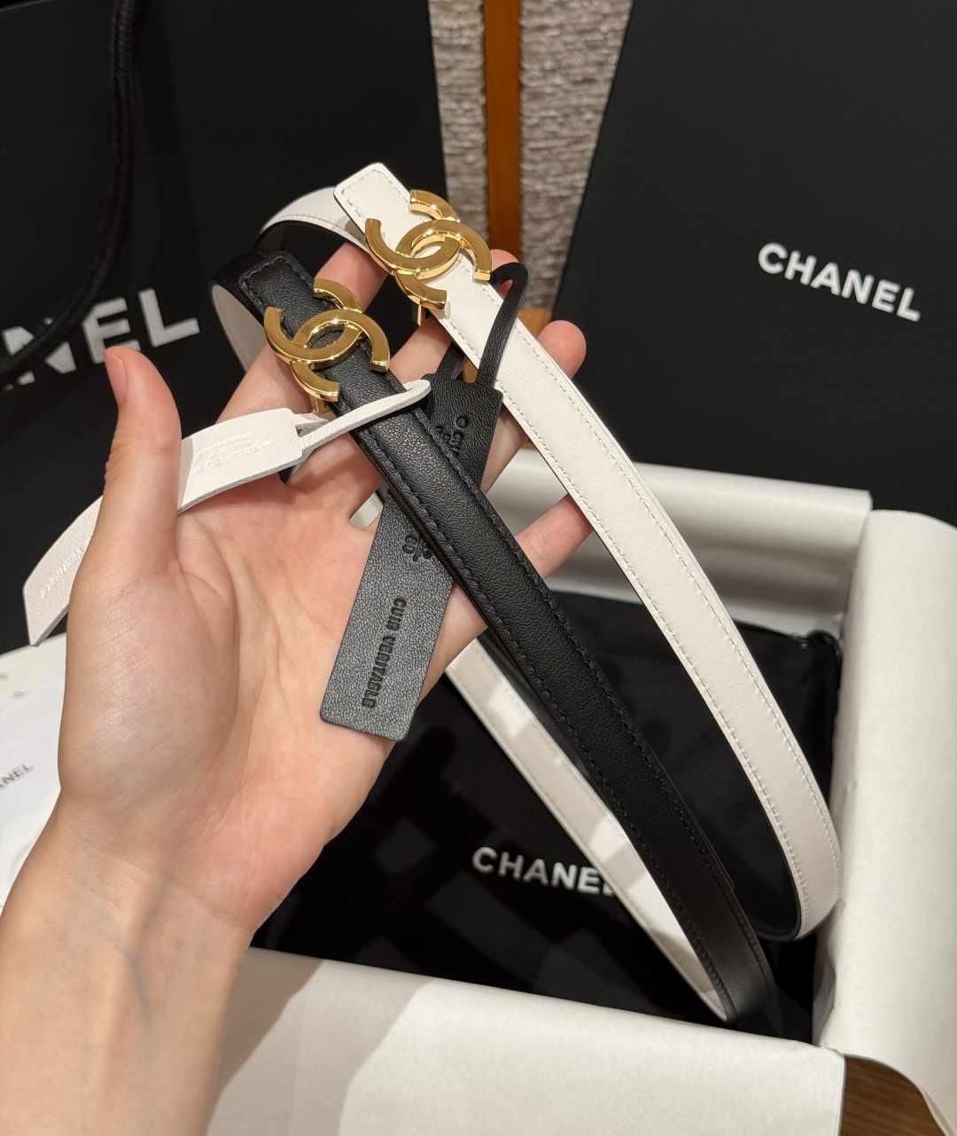 - 香家✨ Leather Belt 15mm 皮质腰带 双面小牛皮腰带,经典双C带扣设计。小牛皮与金属。15毫米超细皮 - 香家✨ Leather Belt 15mm 皮质腰带 双面小牛皮腰带,经典双C带扣设计。小牛皮与金属。15毫米超细皮