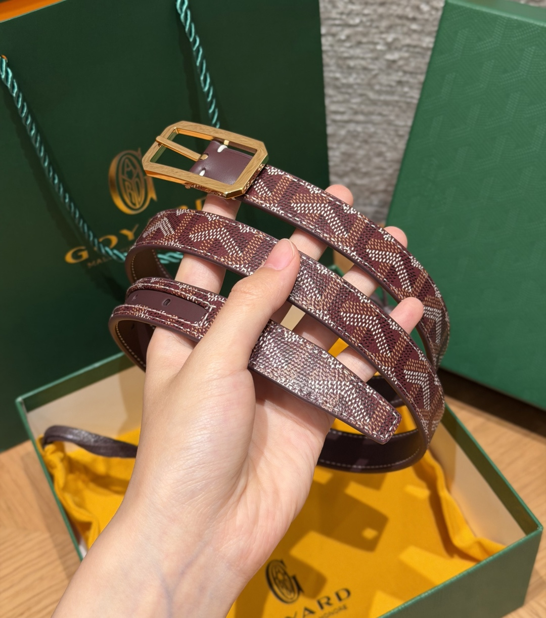 戈雅✨ FRÉGATE Belt 20mm 皮带 FRÉGATE 宽皮带非常适合职业风格搭配,还精心地点缀了多个匠心巧思 戈雅✨ FRÉGATE Belt 20mm 皮带 FRÉGATE 宽皮带非常适合职业风格搭配,还精心地点缀了多个匠心巧思
