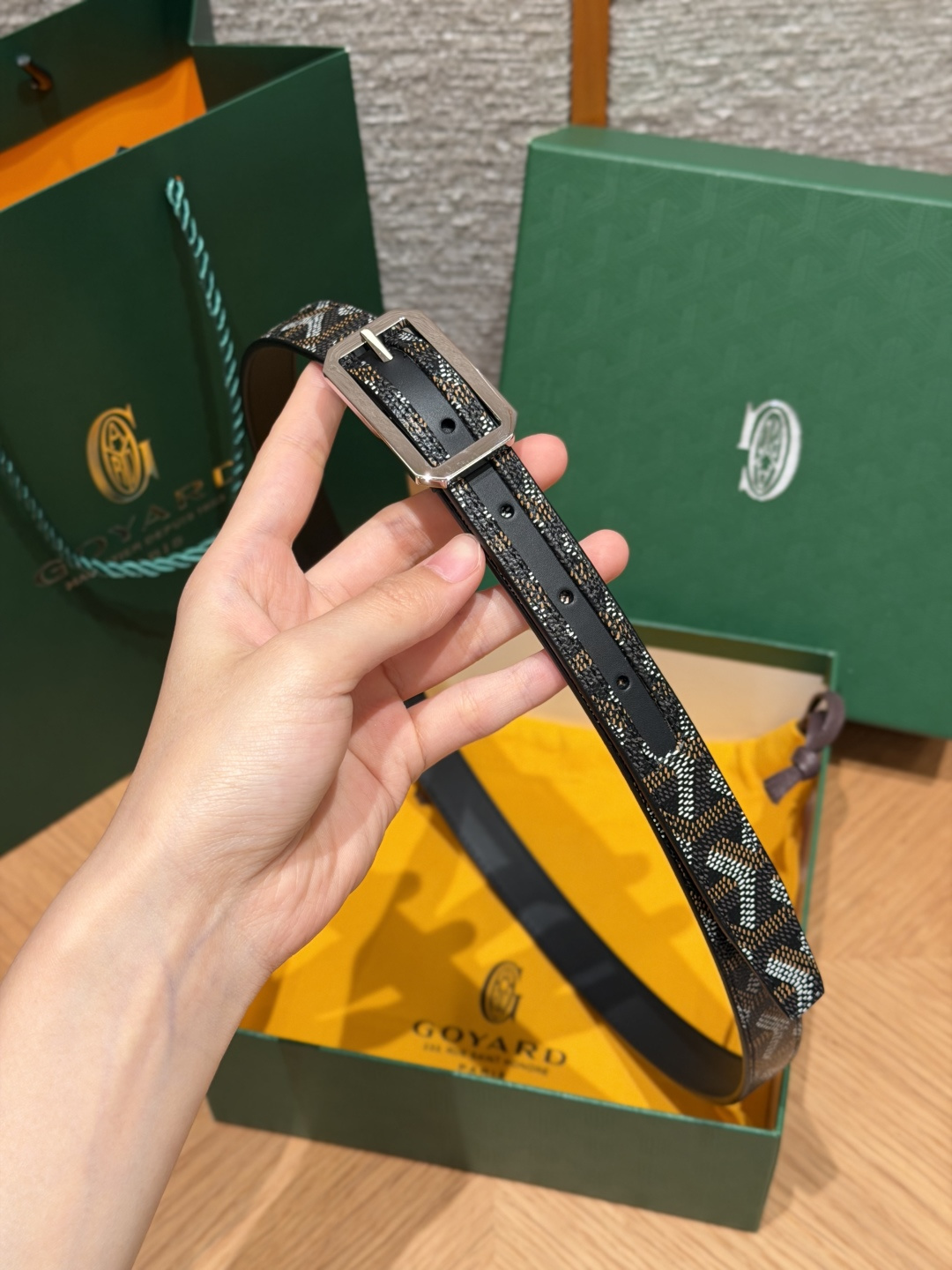 戈雅✨ FRÉGATE Belt 20mm 皮带 FRÉGATE 宽皮带非常适合职业风格搭配,还精心地点缀了多个匠心巧思 戈雅✨ FRÉGATE Belt 20mm 皮带 FRÉGATE 宽皮带非常适合职业风格搭配,还精心地点缀了多个匠心巧思