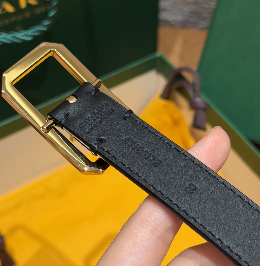戈雅✨ FRÉGATE Belt 20mm 皮带 FRÉGATE 宽皮带非常适合职业风格搭配，还精心地点缀了多个匠心巧思