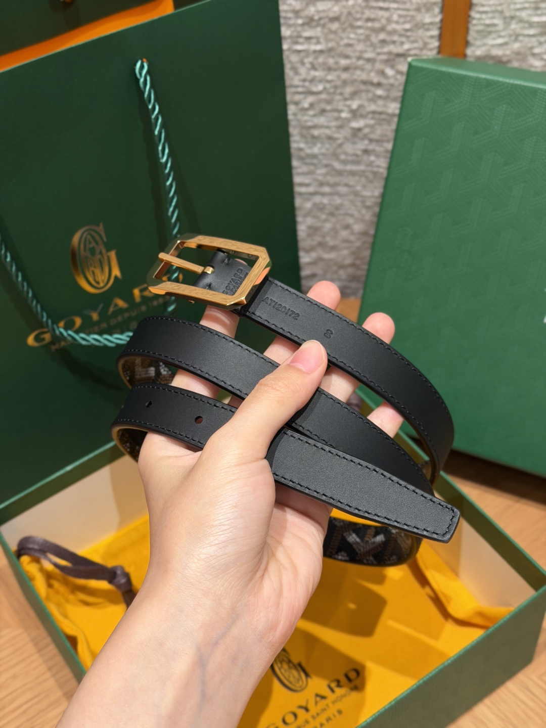 戈雅✨ FRÉGATE Belt 20mm 皮带 FRÉGATE 宽皮带非常适合职业风格搭配，还精心地点缀了多个匠心巧思