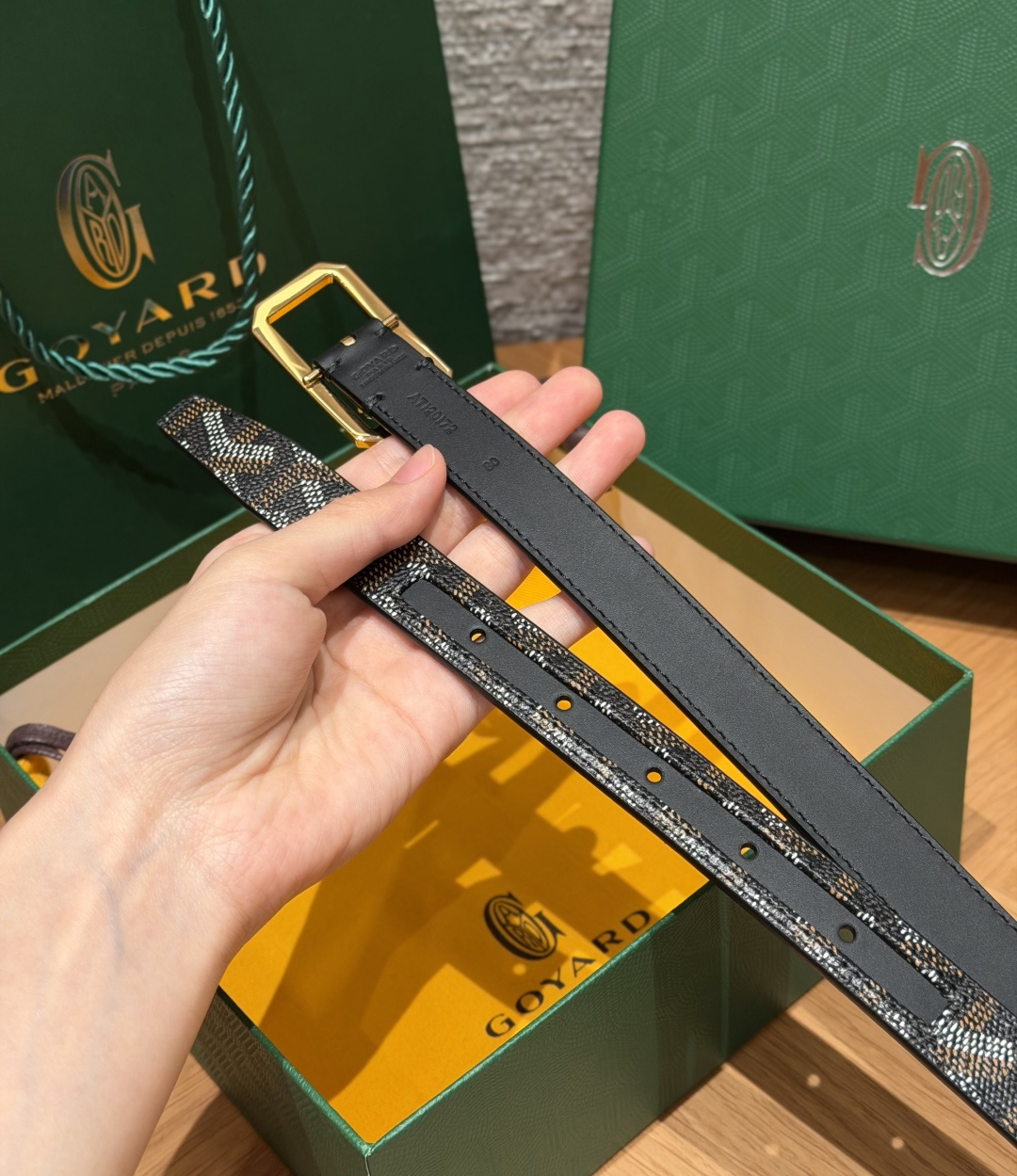 戈雅✨ FRÉGATE Belt 20mm 皮带 FRÉGATE 宽皮带非常适合职业风格搭配，还精心地点缀了多个匠心巧思