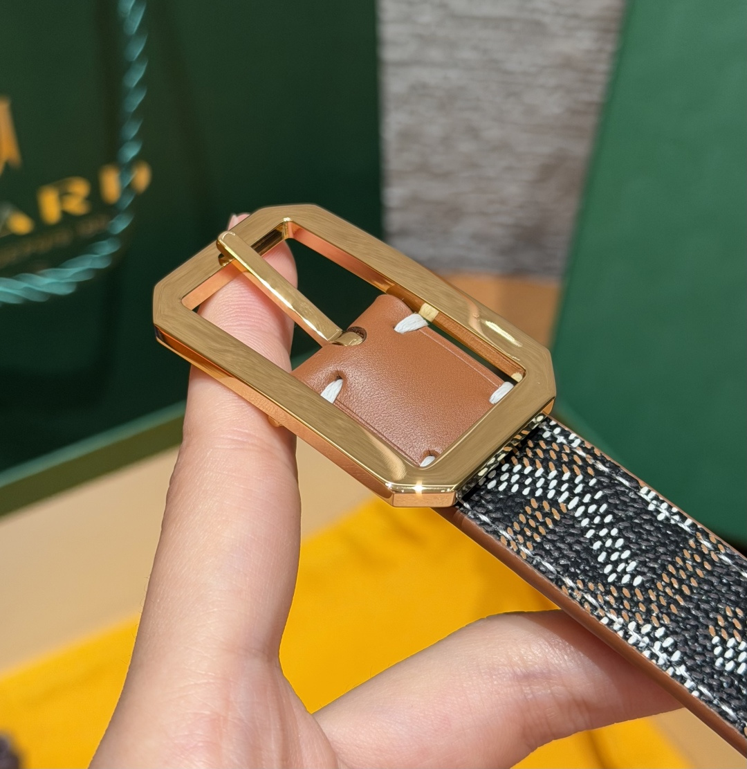 戈雅✨ FRÉGATE Belt 20mm 皮带 FRÉGATE 宽皮带非常适合职业风格搭配，还精心地点缀了多个匠心巧思