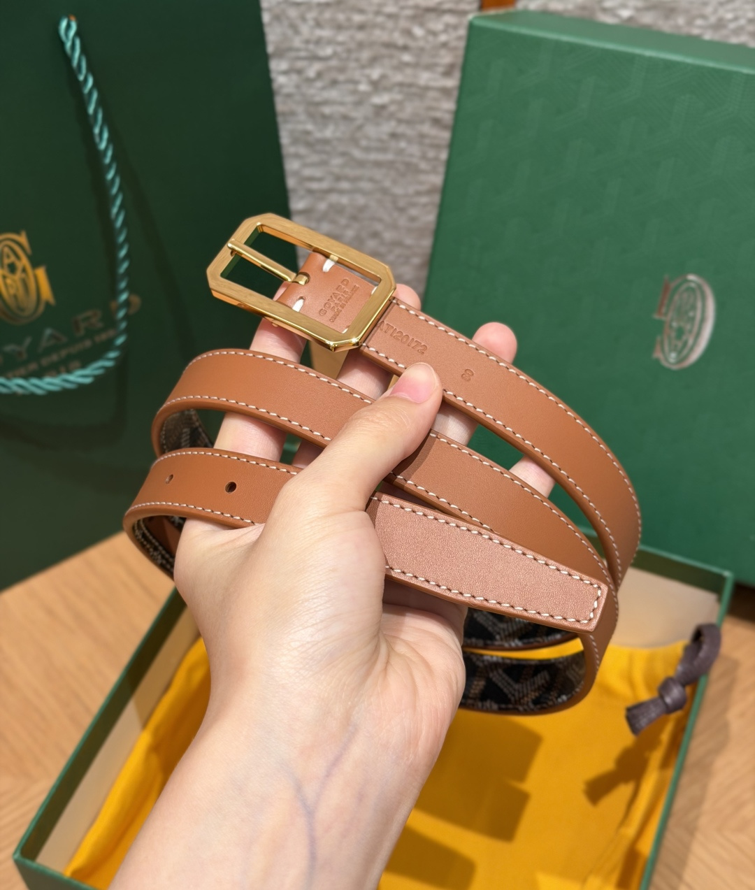 戈雅✨ FRÉGATE Belt 20mm 皮带 FRÉGATE 宽皮带非常适合职业风格搭配，还精心地点缀了多个匠心巧思
