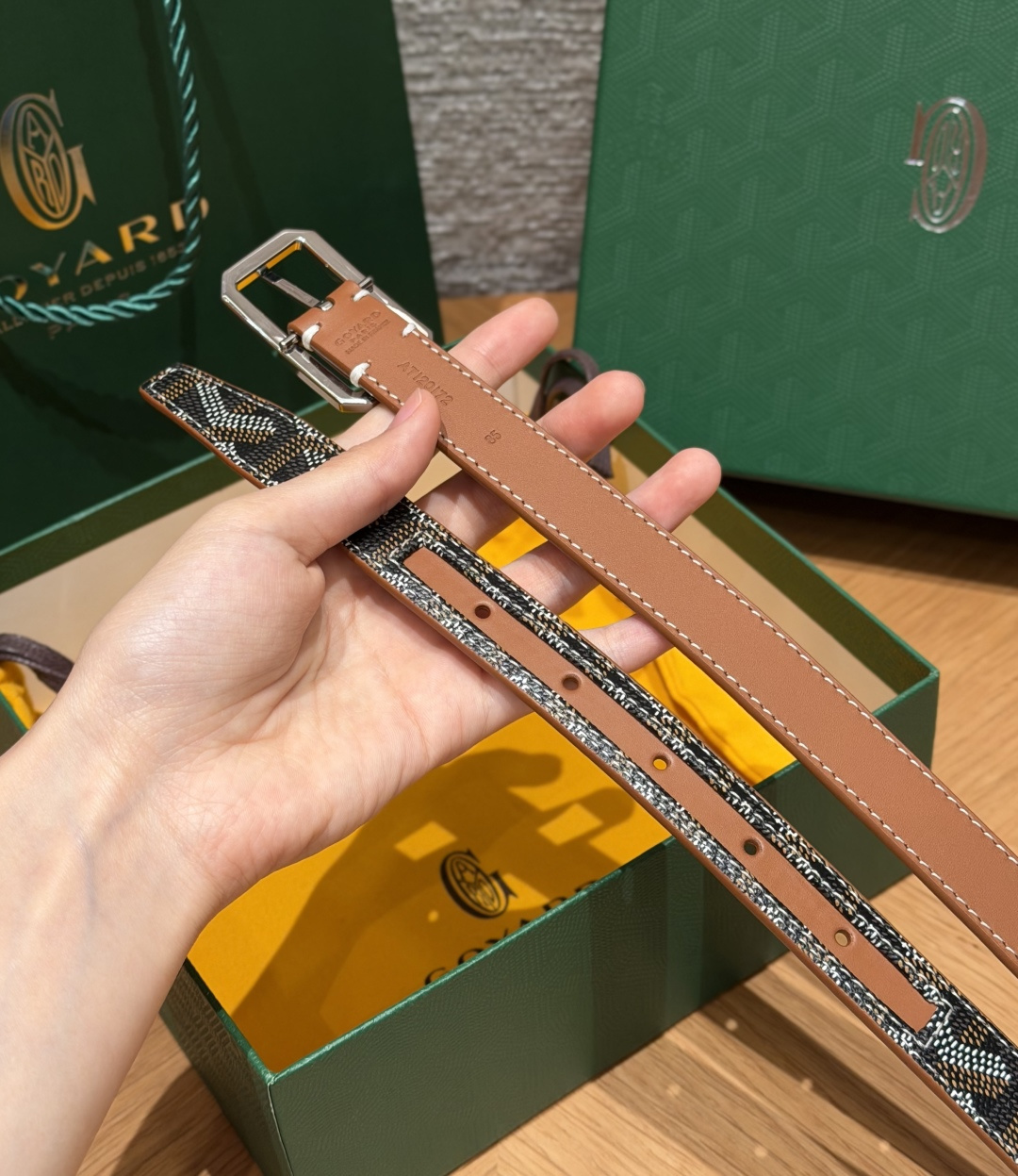 戈雅✨ FRÉGATE Belt 20mm 皮带 FRÉGATE 宽皮带非常适合职业风格搭配,还精心地点缀了多个匠心巧思 戈雅✨ FRÉGATE Belt 20mm 皮带 FRÉGATE 宽皮带非常适合职业风格搭配,还精心地点缀了多个匠心巧思